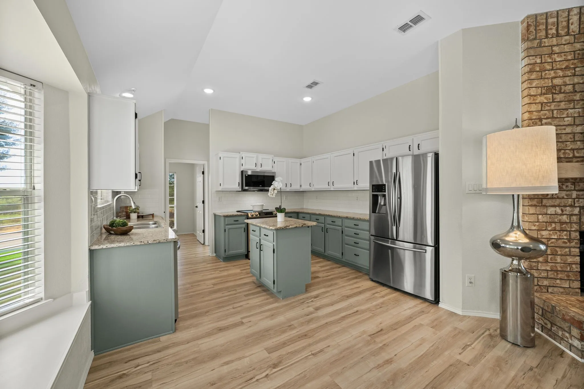 Single Family Residence For Sale in Denton County , 5084 Lakeshore Boulevard, The Colony, Texas 75056, 3 Bedroom, 2 Bathroom, 2 Garage spaces, 1,965 Sqft, built in 1991, mls#21369887, Real Estate Agent in The Colony, Homes For Sale in Denton county, Homes For Sale in The Colony, Realtor in The Colony Texas, Real Estate Brokerage Independent Realty Texas, Luminita Cordes Realtor