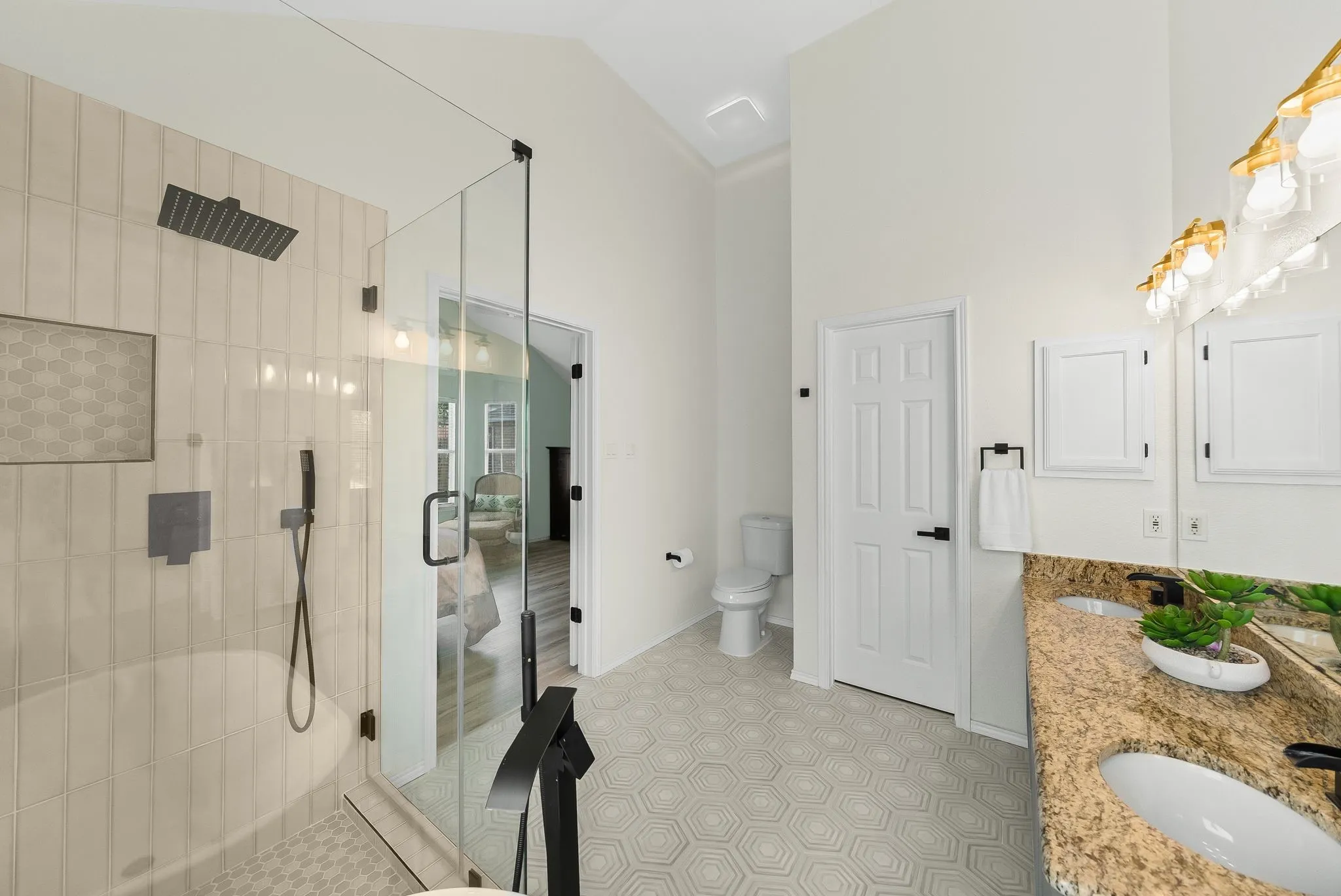 Single Family Residence For Sale in Denton County , 5084 Lakeshore Boulevard, The Colony, Texas 75056, 3 Bedroom, 2 Bathroom, 2 Garage spaces, 1,965 Sqft, built in 1991, mls#21369887, Real Estate Agent in The Colony, Homes For Sale in Denton county, Homes For Sale in The Colony, Realtor in The Colony Texas, Real Estate Brokerage Independent Realty Texas, Luminita Cordes Realtor