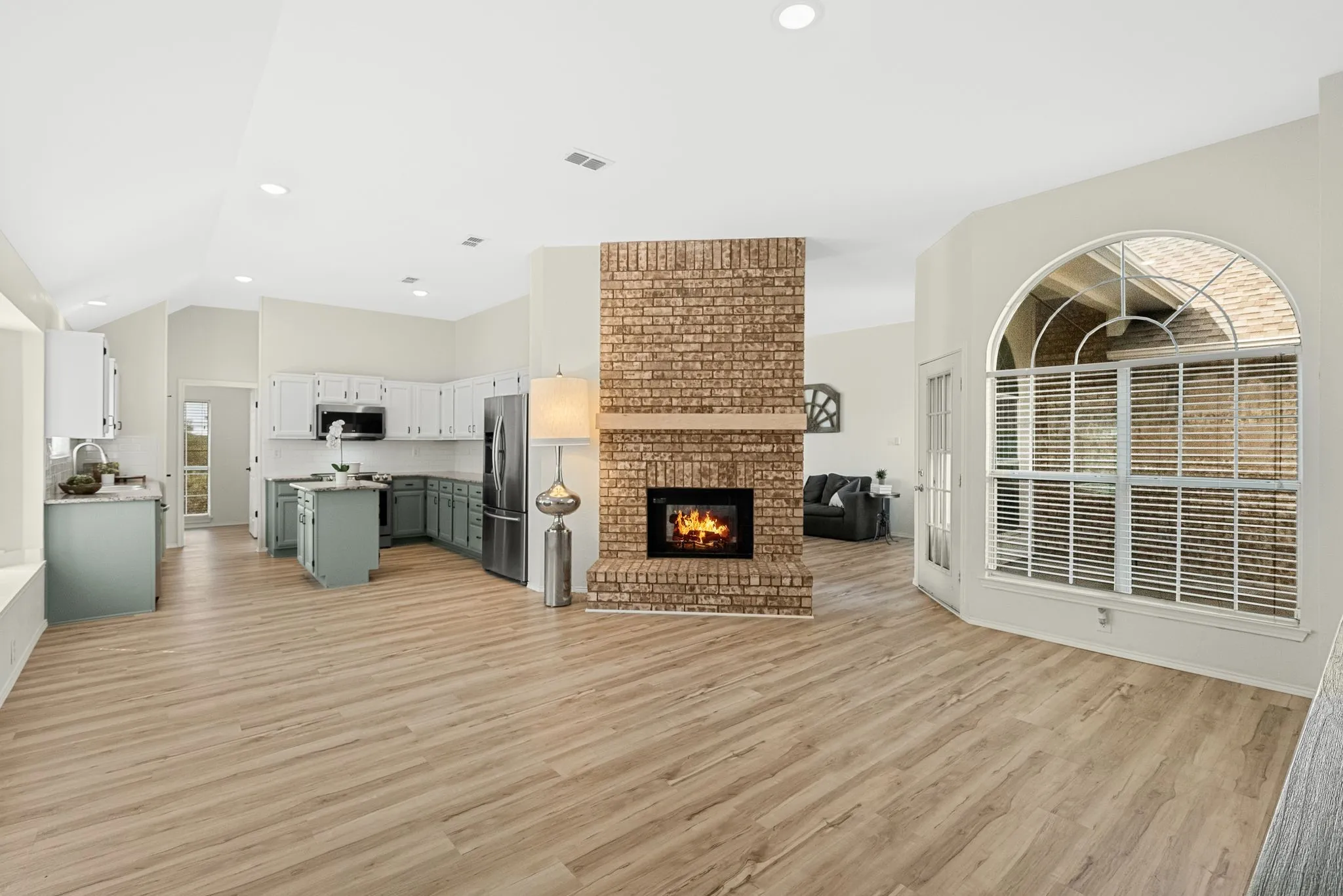 Single Family Residence For Sale in Denton County , 5084 Lakeshore Boulevard, The Colony, Texas 75056, 3 Bedroom, 2 Bathroom, 2 Garage spaces, 1,965 Sqft, built in 1991, mls#21369887, Real Estate Agent in The Colony, Homes For Sale in Denton county, Homes For Sale in The Colony, Realtor in The Colony Texas, Real Estate Brokerage Independent Realty Texas, Luminita Cordes Realtor