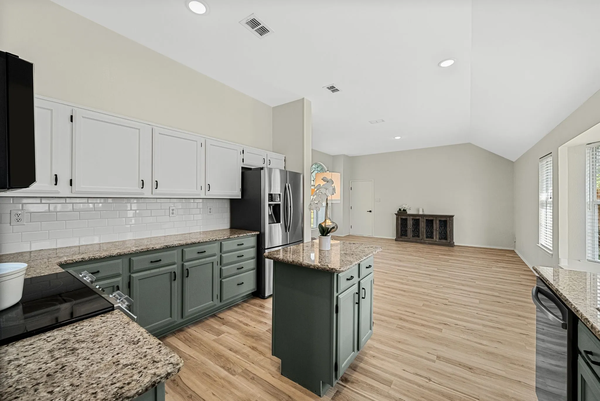 Single Family Residence For Sale in Denton County , 5084 Lakeshore Boulevard, The Colony, Texas 75056, 3 Bedroom, 2 Bathroom, 2 Garage spaces, 1,965 Sqft, built in 1991, mls#21369887, Real Estate Agent in The Colony, Homes For Sale in Denton county, Homes For Sale in The Colony, Realtor in The Colony Texas, Real Estate Brokerage Independent Realty Texas, Luminita Cordes Realtor