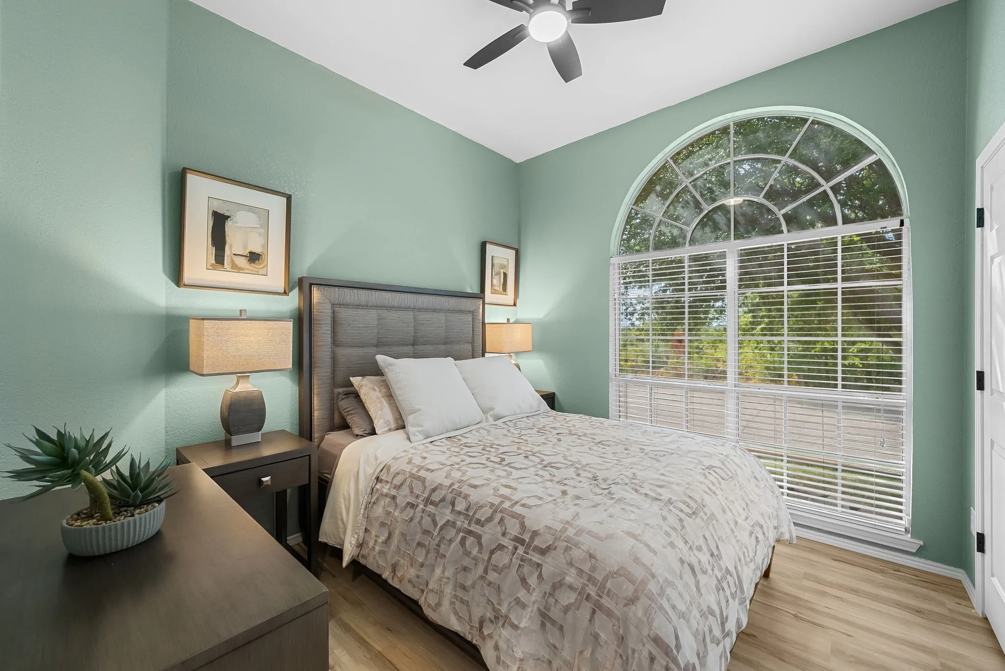 Single Family Residence For Sale in Denton County , 5084 Lakeshore Boulevard, The Colony, Texas 75056, 3 Bedroom, 2 Bathroom, 2 Garage spaces, 1,965 Sqft, built in 1991, mls#21369887, Real Estate Agent in The Colony, Homes For Sale in Denton county, Homes For Sale in The Colony, Realtor in The Colony Texas, Real Estate Brokerage Independent Realty Texas, Luminita Cordes Realtor