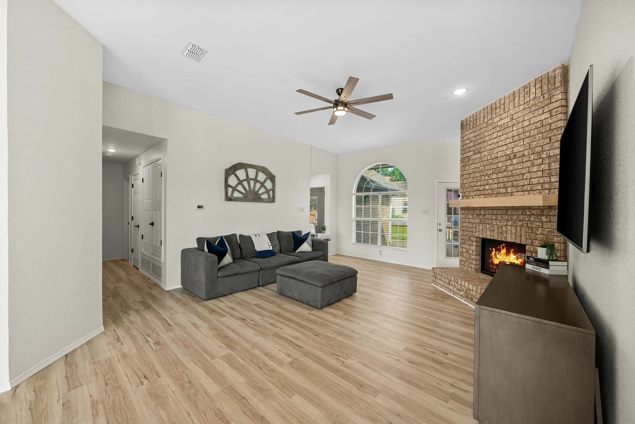 Single Family Residence For Sale in Denton County , 5084 Lakeshore Boulevard, The Colony, Texas 75056, 3 Bedroom, 2 Bathroom, 2 Garage spaces, 1,965 Sqft, built in 1991, mls#21369887, Real Estate Agent in The Colony, Homes For Sale in Denton county, Homes For Sale in The Colony, Realtor in The Colony Texas, Real Estate Brokerage Independent Realty Texas, Luminita Cordes Realtor