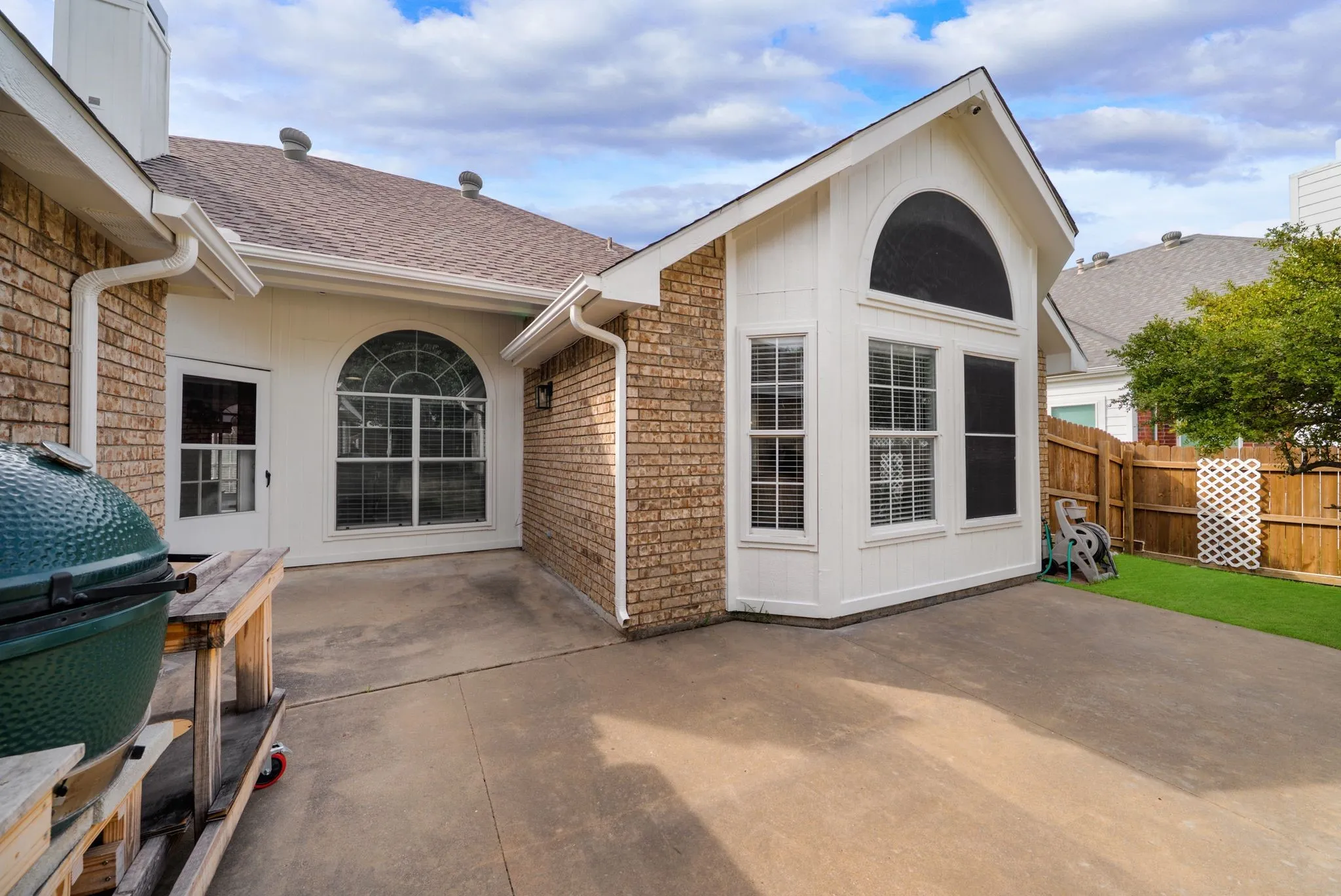 Single Family Residence For Sale in Denton County , 5084 Lakeshore Boulevard, The Colony, Texas 75056, 3 Bedroom, 2 Bathroom, 2 Garage spaces, 1,965 Sqft, built in 1991, mls#21369887, Real Estate Agent in The Colony, Homes For Sale in Denton county, Homes For Sale in The Colony, Realtor in The Colony Texas, Real Estate Brokerage Independent Realty Texas, Luminita Cordes Realtor