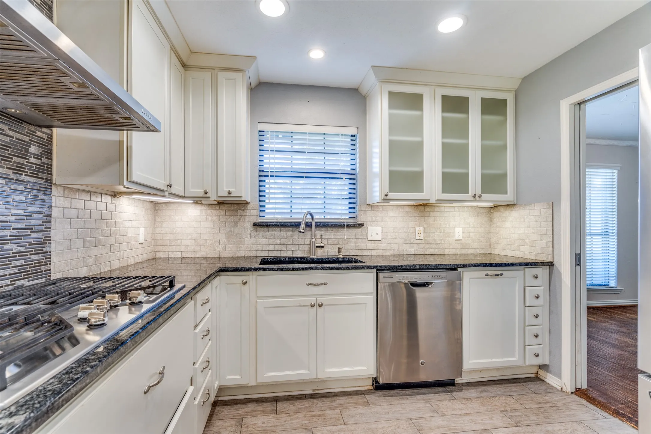 Single Family Residence For Rent in Collin County , 2217 Canyon Valley Trail, Plano, Texas 75023, 3 Bedroom, 2 Bathroom, 2 Garage spaces, 1,838 Sqft, built in 1977, mls#21371320, Real Estate Agent in Plano, Homes For Rent in Collin county, Homes For Rent in Plano, Realtor in Plano Texas, Real Estate Brokerage Independent Realty Texas, Luminita Cordes Realtor
