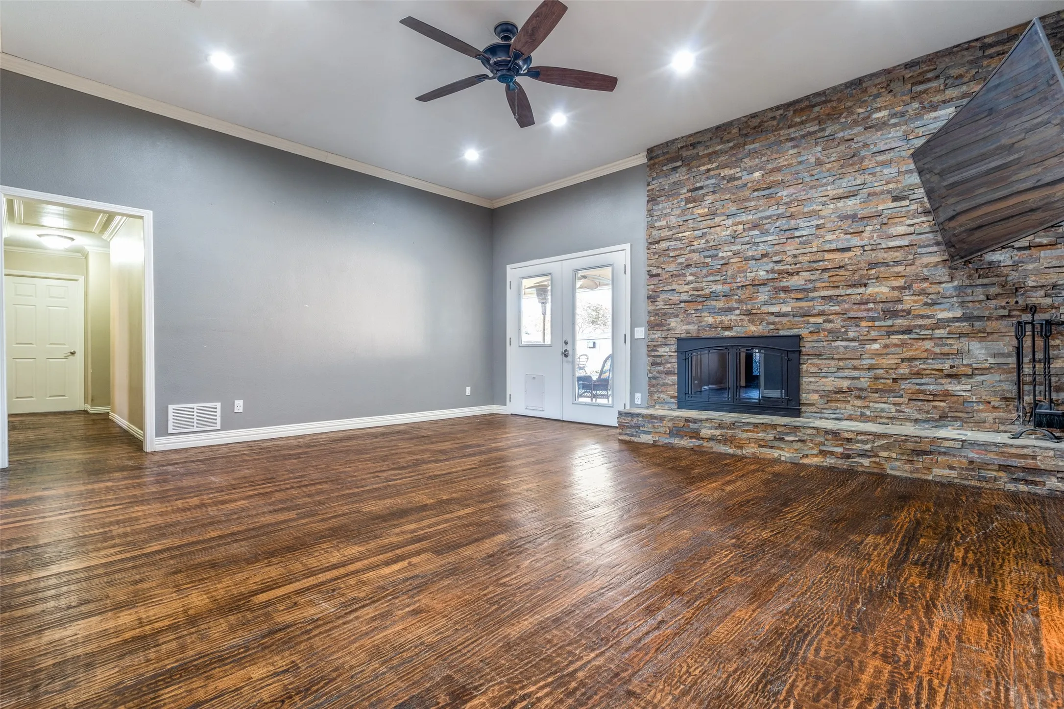 Single Family Residence For Rent in Collin County , 2217 Canyon Valley Trail, Plano, Texas 75023, 3 Bedroom, 2 Bathroom, 2 Garage spaces, 1,838 Sqft, built in 1977, mls#21371320, Real Estate Agent in Plano, Homes For Rent in Collin county, Homes For Rent in Plano, Realtor in Plano Texas, Real Estate Brokerage Independent Realty Texas, Luminita Cordes Realtor