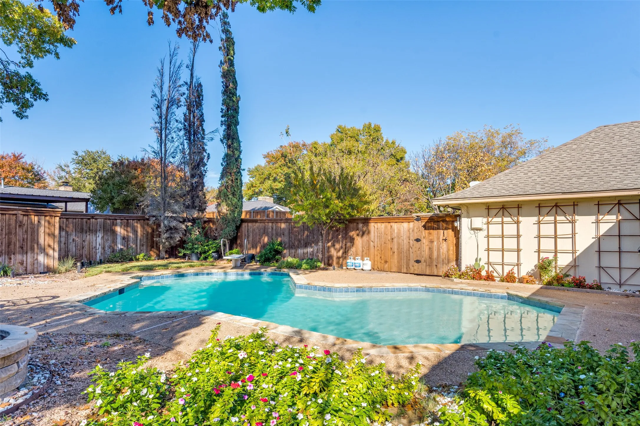 Single Family Residence For Rent in Collin County , 2217 Canyon Valley Trail, Plano, Texas 75023, 3 Bedroom, 2 Bathroom, 2 Garage spaces, 1,838 Sqft, built in 1977, mls#21371320, Real Estate Agent in Plano, Homes For Rent in Collin county, Homes For Rent in Plano, Realtor in Plano Texas, Real Estate Brokerage Independent Realty Texas, Luminita Cordes Realtor