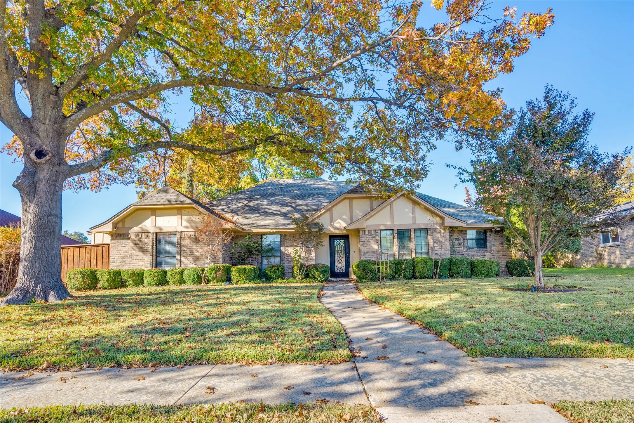Single Family Residence For Rent in Collin County , 2217 Canyon Valley Trail, Plano, Texas 75023, 3 Bedroom, 2 Bathroom, 2 Garage spaces, 1,838 Sqft, built in 1977, mls#21371320, Real Estate Agent in Plano, Homes For Rent in Collin county, Homes For Rent in Plano, Realtor in Plano Texas, Real Estate Brokerage Independent Realty Texas, Luminita Cordes Realtor