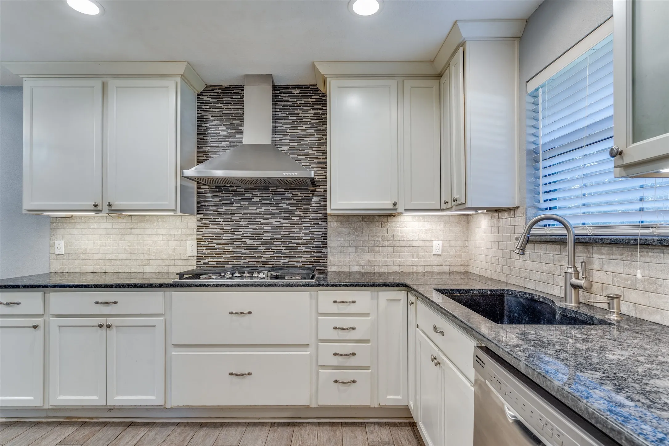 Single Family Residence For Rent in Collin County , 2217 Canyon Valley Trail, Plano, Texas 75023, 3 Bedroom, 2 Bathroom, 2 Garage spaces, 1,838 Sqft, built in 1977, mls#21371320, Real Estate Agent in Plano, Homes For Rent in Collin county, Homes For Rent in Plano, Realtor in Plano Texas, Real Estate Brokerage Independent Realty Texas, Luminita Cordes Realtor