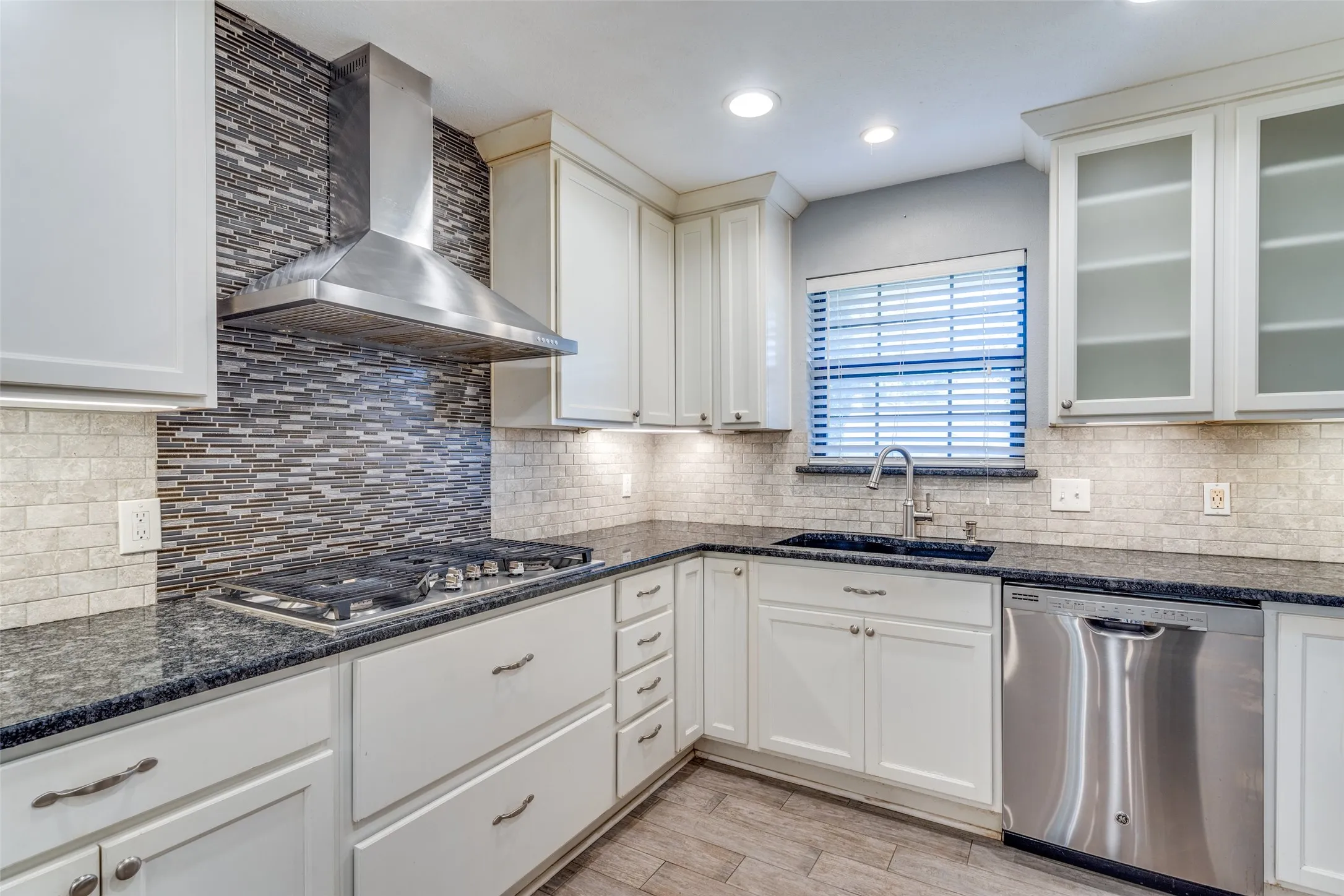Single Family Residence For Rent in Collin County , 2217 Canyon Valley Trail, Plano, Texas 75023, 3 Bedroom, 2 Bathroom, 2 Garage spaces, 1,838 Sqft, built in 1977, mls#21371320, Real Estate Agent in Plano, Homes For Rent in Collin county, Homes For Rent in Plano, Realtor in Plano Texas, Real Estate Brokerage Independent Realty Texas, Luminita Cordes Realtor
