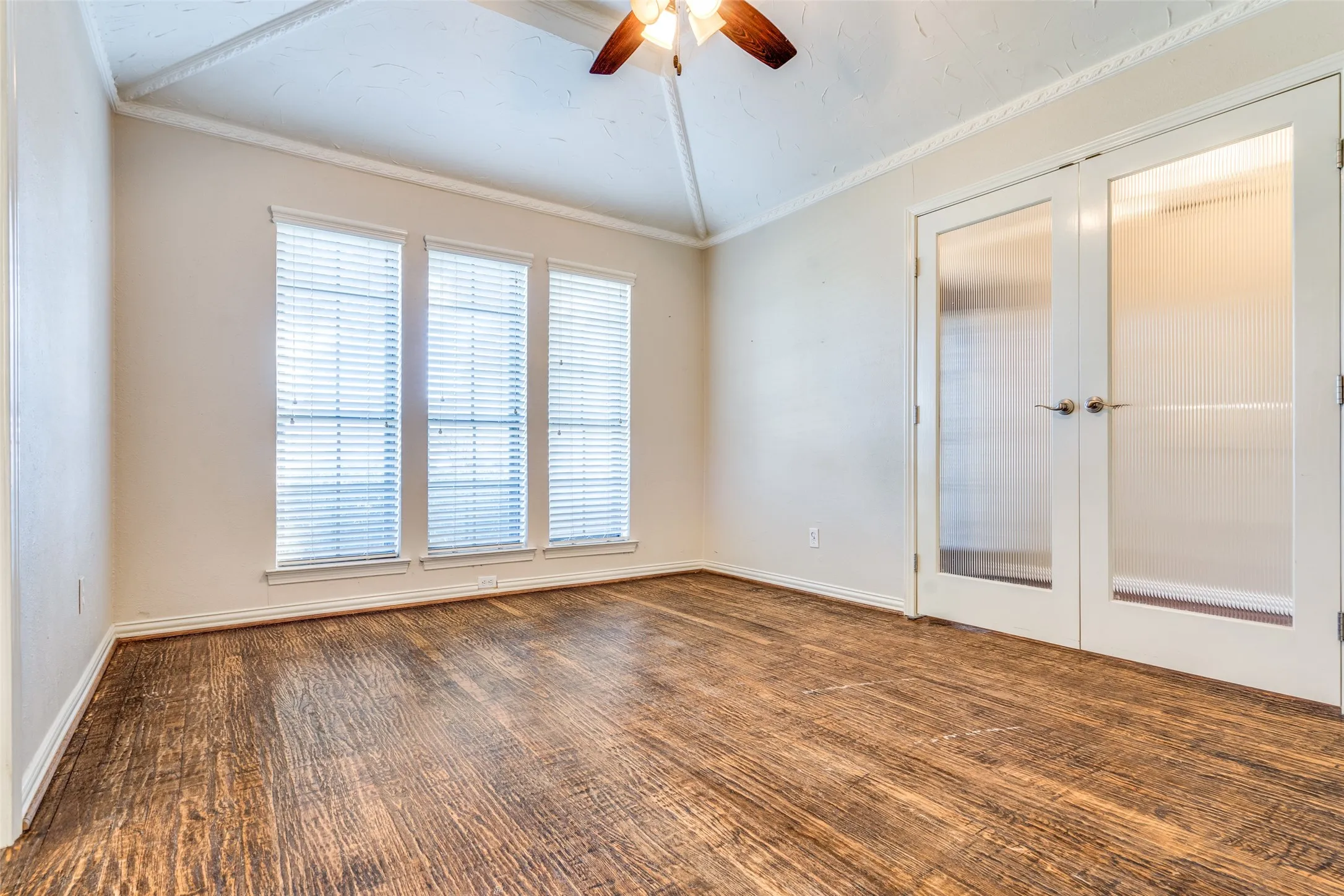 Single Family Residence For Rent in Collin County , 2217 Canyon Valley Trail, Plano, Texas 75023, 3 Bedroom, 2 Bathroom, 2 Garage spaces, 1,838 Sqft, built in 1977, mls#21371320, Real Estate Agent in Plano, Homes For Rent in Collin county, Homes For Rent in Plano, Realtor in Plano Texas, Real Estate Brokerage Independent Realty Texas, Luminita Cordes Realtor