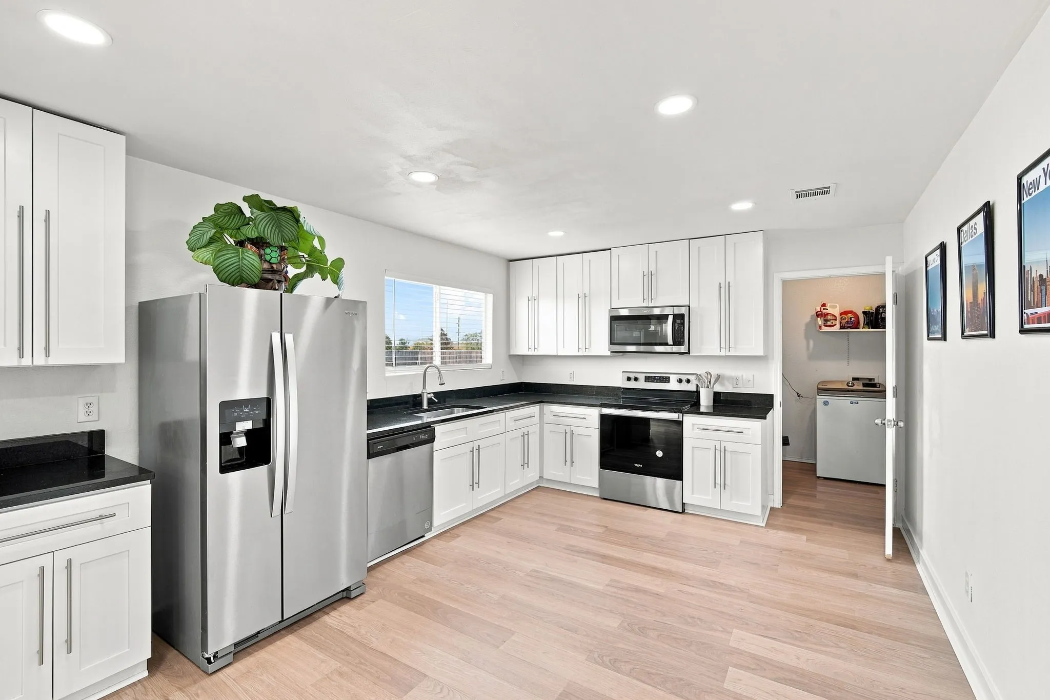 Single Family Residence For Sale in Ellis County , 202 Cheyenne Drive, Waxahachie, Texas 75165, 4 Bedroom, 3 Bathroom, 2 Garage spaces, 2,419 Sqft, built in 2007, mls#21363316, Real Estate Agent in Waxahachie, Homes For Sale in Ellis county, Homes For Sale in Waxahachie, Realtor in Waxahachie Texas, Real Estate Brokerage Independent Realty Texas, Luminita Cordes Realtor