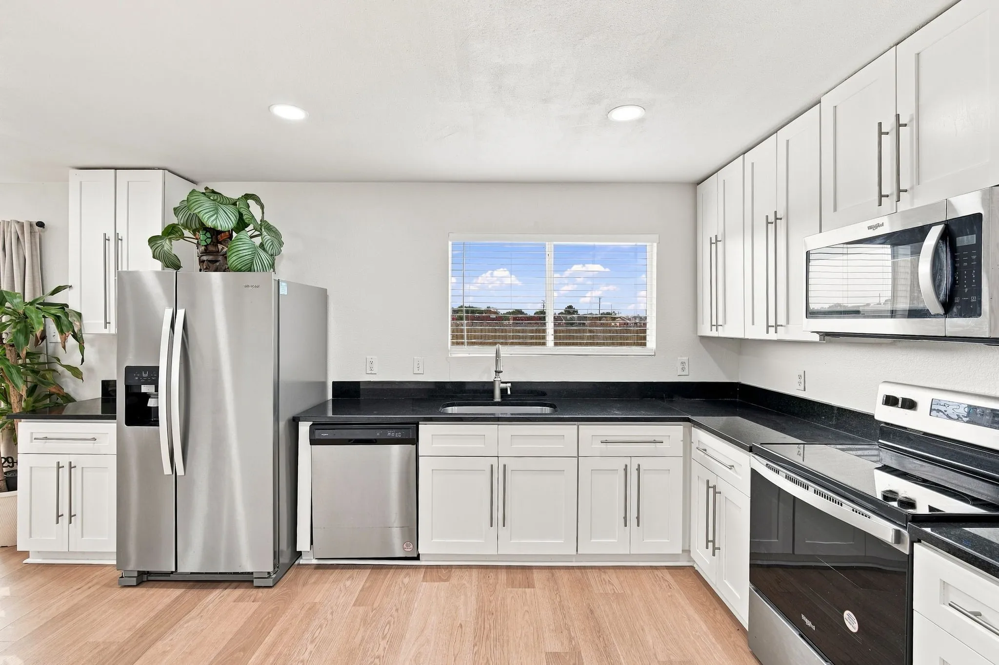 Granite Counter-Tops Stainless Appliances