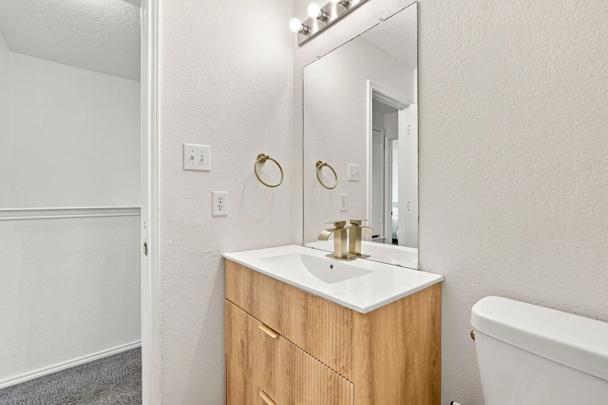 Full Bathroom Upstairs