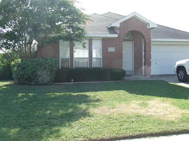 Single Family Residence For Rent in Ellis County , 1513 S 3rd Street S, Midlothian, Texas 76065, 3 Bedroom, 2 Bathroom, 2 Garage spaces, 1,596 Sqft, built in 2002, mls#21371348, Real Estate Agent in Midlothian, Homes For Rent in Ellis county, Homes For Rent in Midlothian, Realtor in Midlothian Texas, Real Estate Brokerage Independent Realty Texas, Luminita Cordes Realtor