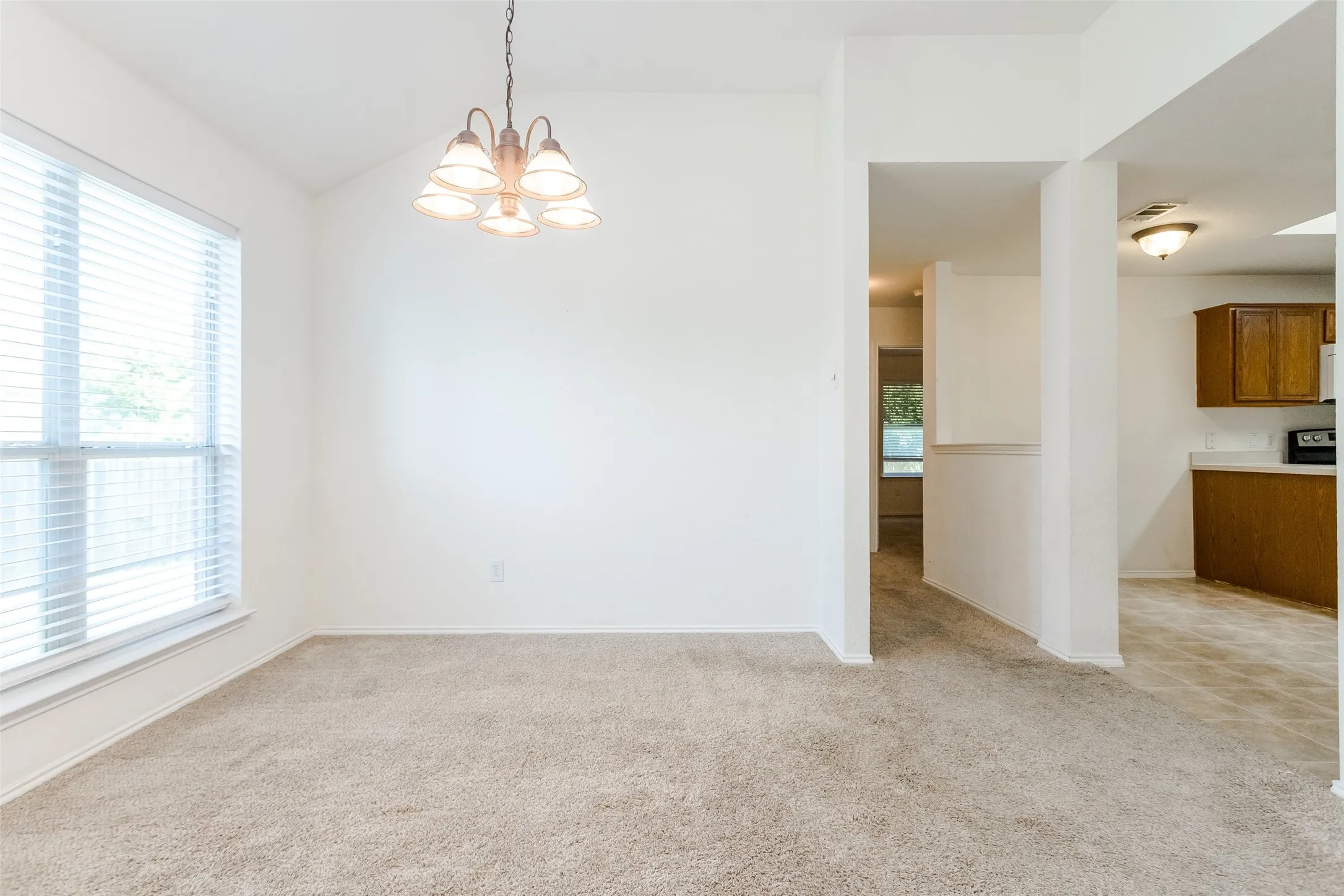 Single Family Residence For Rent in Ellis County , 1513 S 3rd Street S, Midlothian, Texas 76065, 3 Bedroom, 2 Bathroom, 2 Garage spaces, 1,596 Sqft, built in 2002, mls#21371348, Real Estate Agent in Midlothian, Homes For Rent in Ellis county, Homes For Rent in Midlothian, Realtor in Midlothian Texas, Real Estate Brokerage Independent Realty Texas, Luminita Cordes Realtor