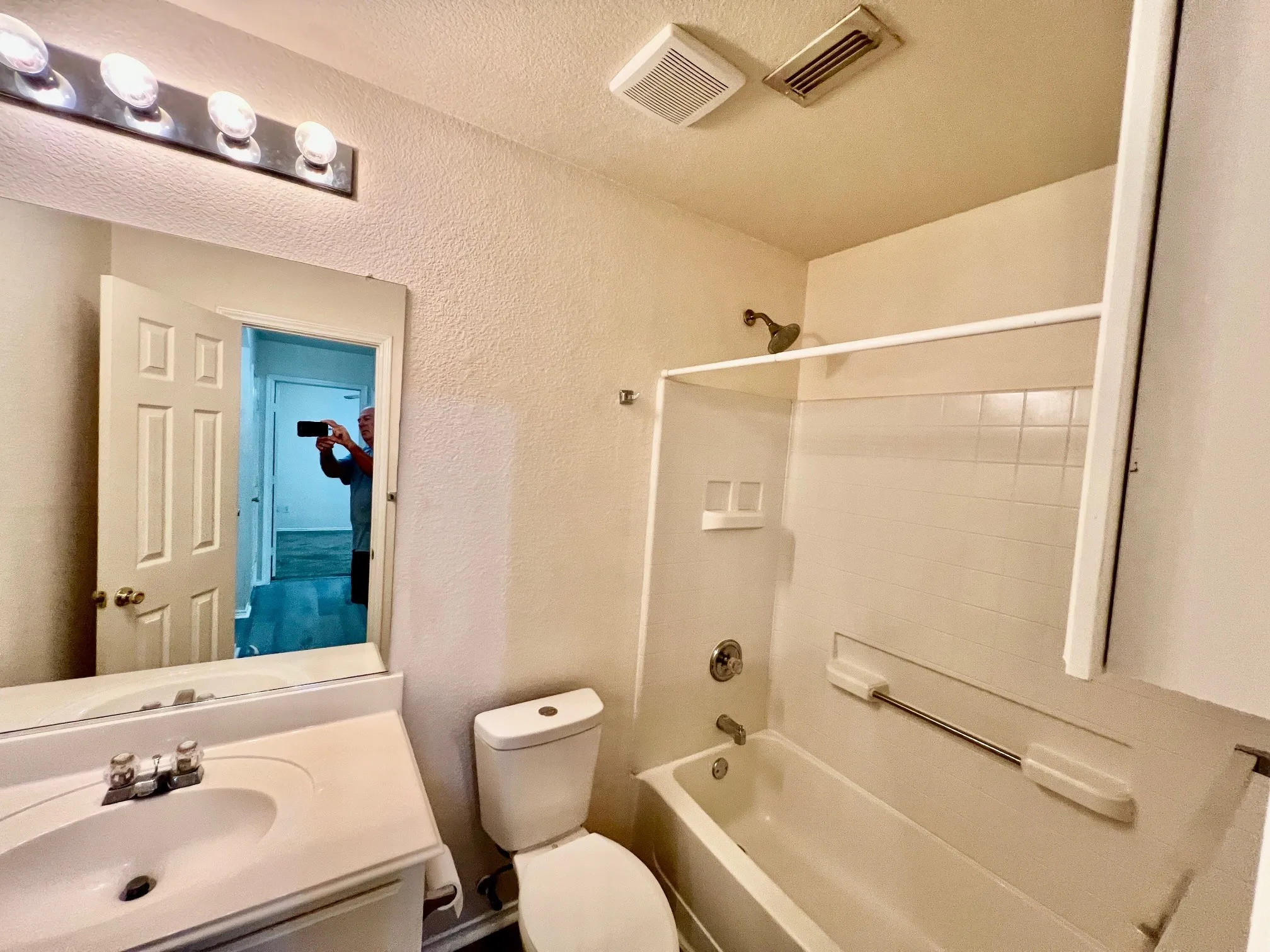 2nd Bathroom