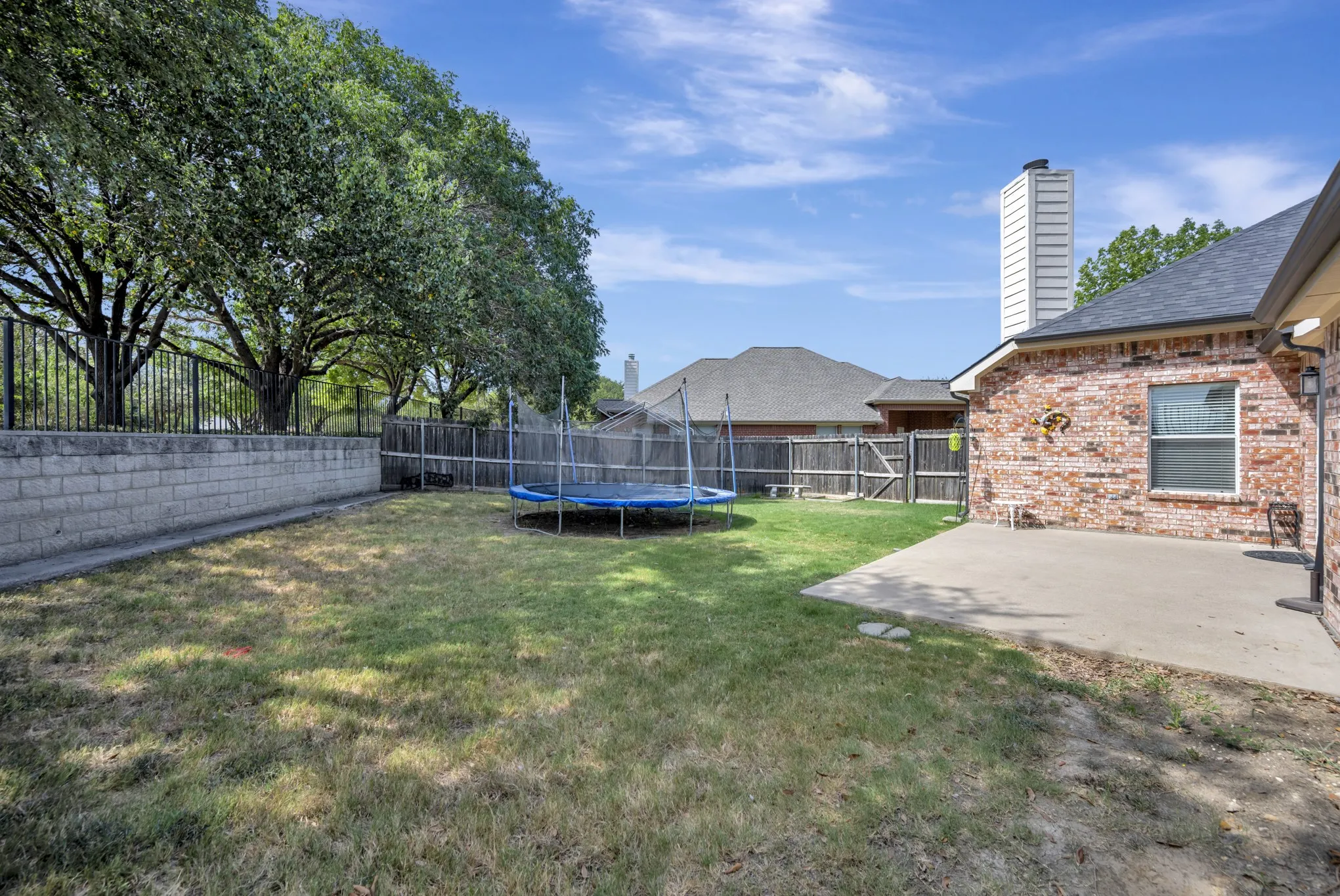 Single Family Residence For Sale in Tarrant County , 11501 Emory Trail, Fort Worth, Texas 76244, 3 Bedroom, 2 Bathroom, 2 Garage spaces, 1,757 Sqft, built in 2006, mls#21370731, Real Estate Agent in Fort Worth, Homes For Sale in Tarrant county, Homes For Sale in Fort Worth, Realtor in Fort Worth Texas, Real Estate Brokerage Independent Realty Texas, Luminita Cordes Realtor