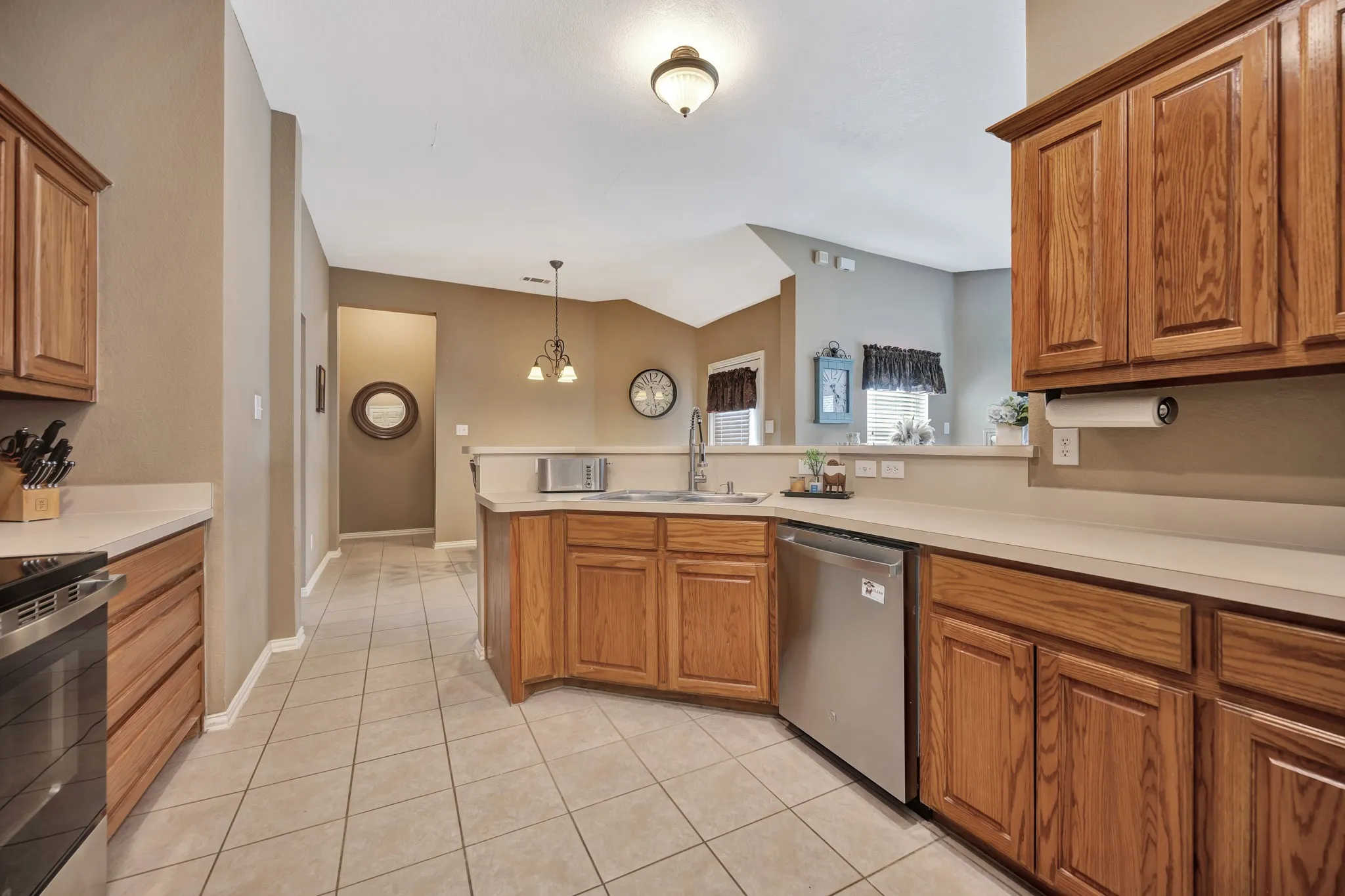 Single Family Residence For Sale in Tarrant County , 11501 Emory Trail, Fort Worth, Texas 76244, 3 Bedroom, 2 Bathroom, 2 Garage spaces, 1,757 Sqft, built in 2006, mls#21370731, Real Estate Agent in Fort Worth, Homes For Sale in Tarrant county, Homes For Sale in Fort Worth, Realtor in Fort Worth Texas, Real Estate Brokerage Independent Realty Texas, Luminita Cordes Realtor
