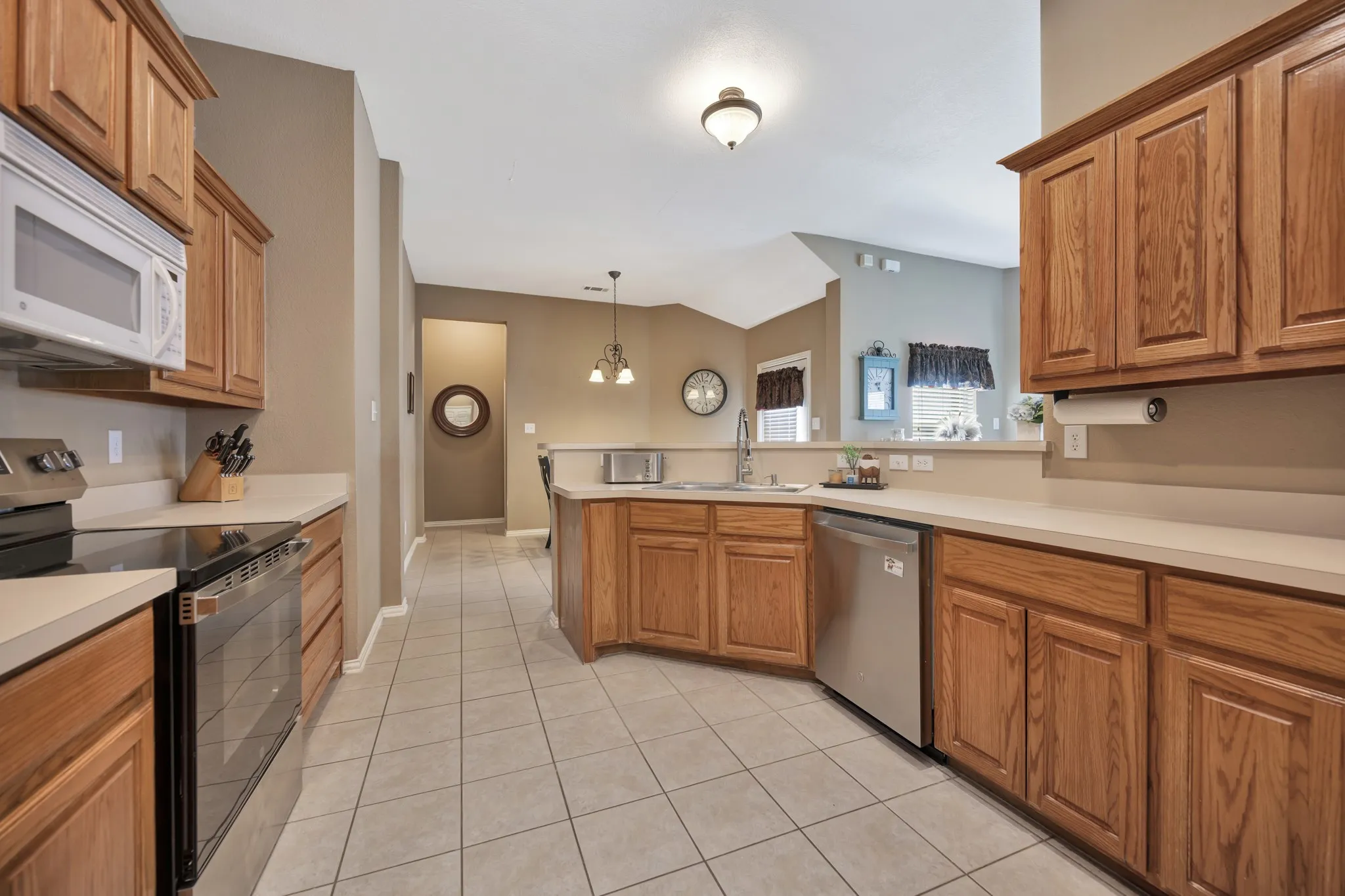Single Family Residence For Sale in Tarrant County , 11501 Emory Trail, Fort Worth, Texas 76244, 3 Bedroom, 2 Bathroom, 2 Garage spaces, 1,757 Sqft, built in 2006, mls#21370731, Real Estate Agent in Fort Worth, Homes For Sale in Tarrant county, Homes For Sale in Fort Worth, Realtor in Fort Worth Texas, Real Estate Brokerage Independent Realty Texas, Luminita Cordes Realtor
