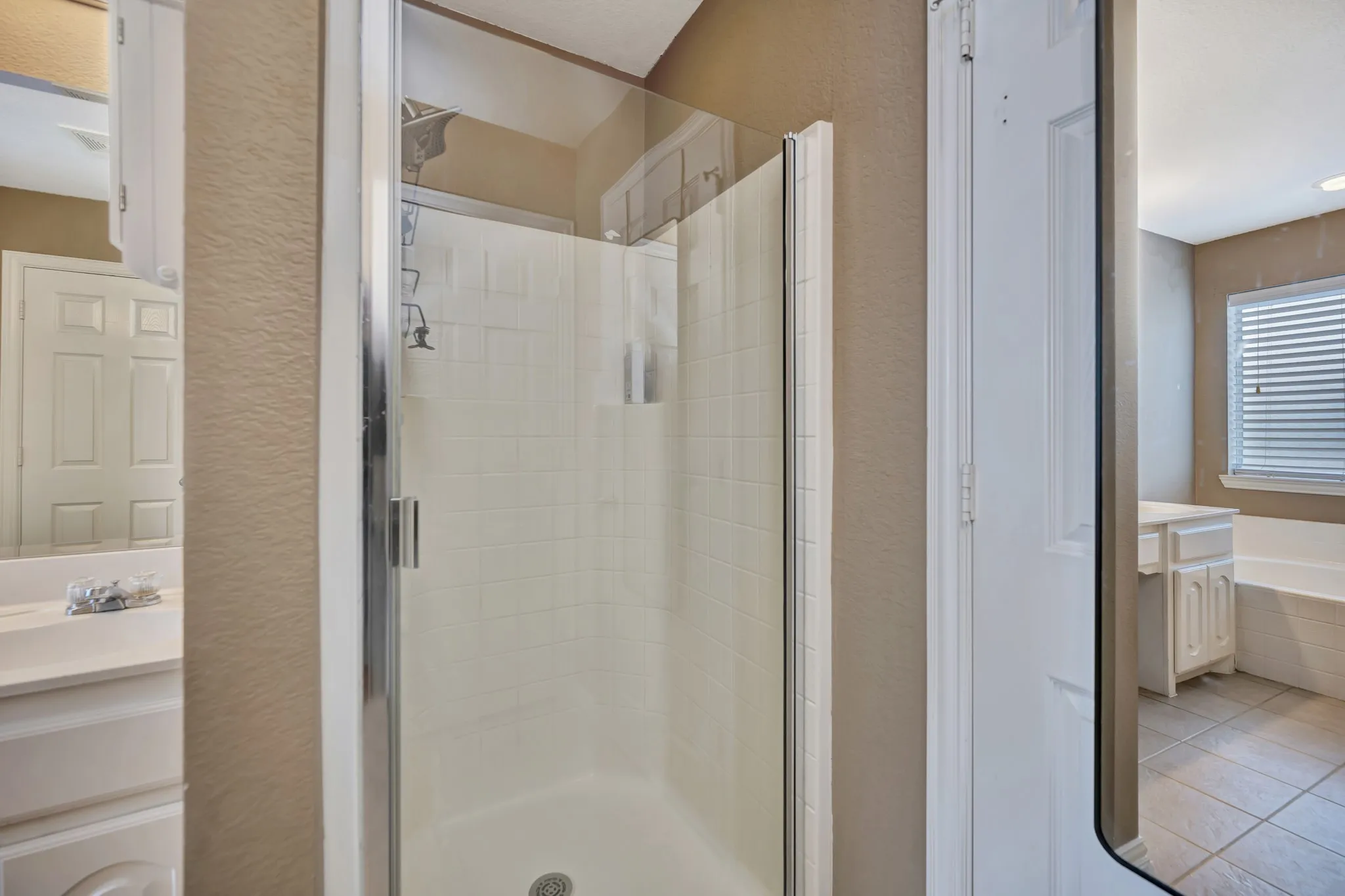 Single Family Residence For Sale in Tarrant County , 11501 Emory Trail, Fort Worth, Texas 76244, 3 Bedroom, 2 Bathroom, 2 Garage spaces, 1,757 Sqft, built in 2006, mls#21370731, Real Estate Agent in Fort Worth, Homes For Sale in Tarrant county, Homes For Sale in Fort Worth, Realtor in Fort Worth Texas, Real Estate Brokerage Independent Realty Texas, Luminita Cordes Realtor
