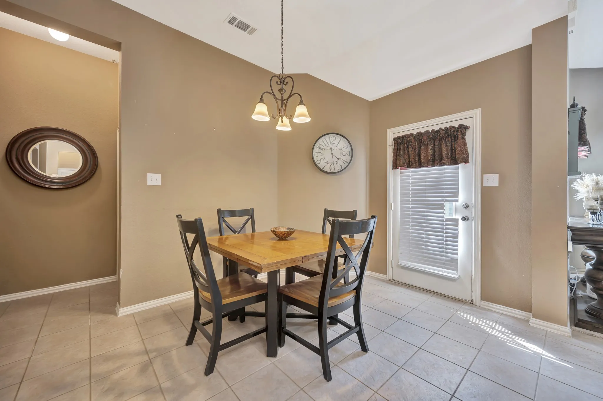 Single Family Residence For Sale in Tarrant County , 11501 Emory Trail, Fort Worth, Texas 76244, 3 Bedroom, 2 Bathroom, 2 Garage spaces, 1,757 Sqft, built in 2006, mls#21370731, Real Estate Agent in Fort Worth, Homes For Sale in Tarrant county, Homes For Sale in Fort Worth, Realtor in Fort Worth Texas, Real Estate Brokerage Independent Realty Texas, Luminita Cordes Realtor