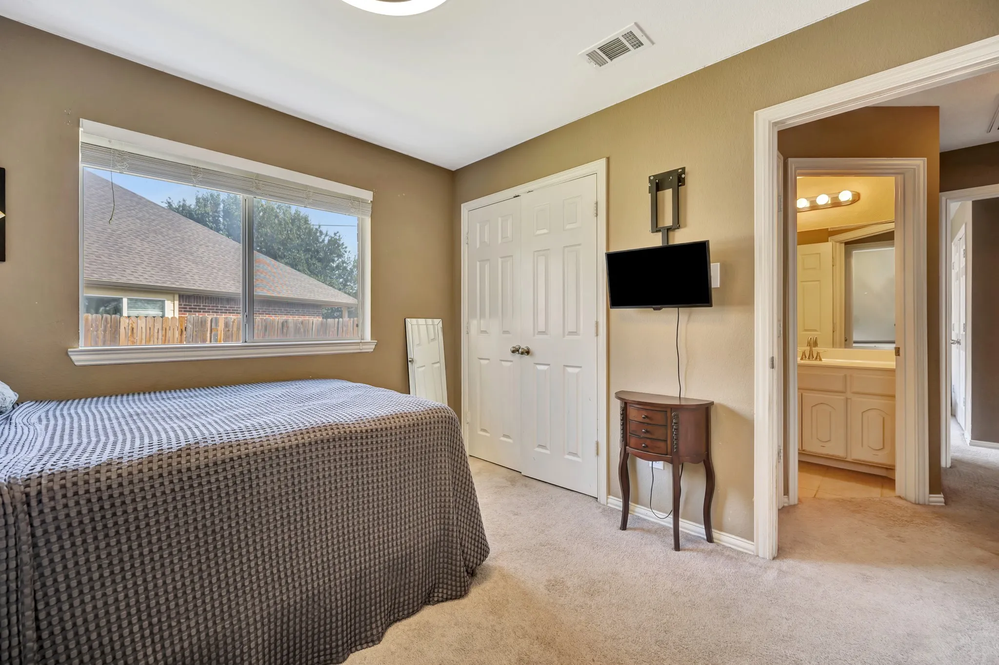 Single Family Residence For Sale in Tarrant County , 11501 Emory Trail, Fort Worth, Texas 76244, 3 Bedroom, 2 Bathroom, 2 Garage spaces, 1,757 Sqft, built in 2006, mls#21370731, Real Estate Agent in Fort Worth, Homes For Sale in Tarrant county, Homes For Sale in Fort Worth, Realtor in Fort Worth Texas, Real Estate Brokerage Independent Realty Texas, Luminita Cordes Realtor