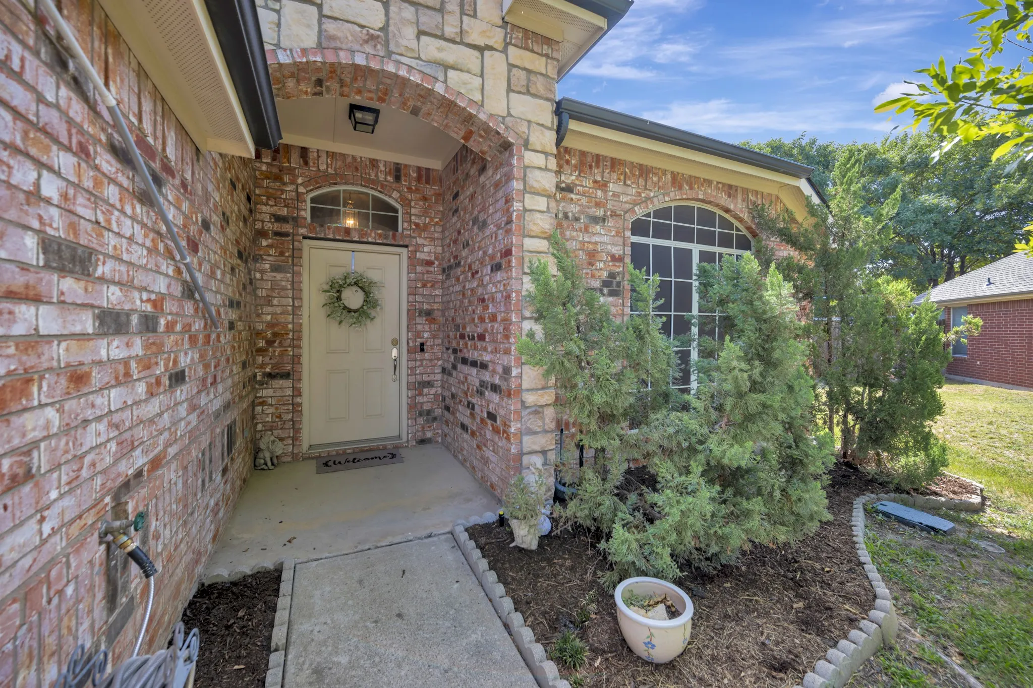 Single Family Residence For Sale in Tarrant County , 11501 Emory Trail, Fort Worth, Texas 76244, 3 Bedroom, 2 Bathroom, 2 Garage spaces, 1,757 Sqft, built in 2006, mls#21370731, Real Estate Agent in Fort Worth, Homes For Sale in Tarrant county, Homes For Sale in Fort Worth, Realtor in Fort Worth Texas, Real Estate Brokerage Independent Realty Texas, Luminita Cordes Realtor