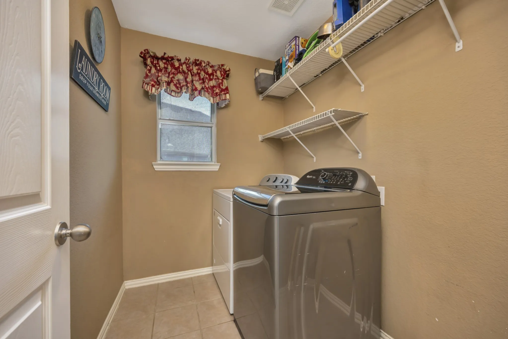 Single Family Residence For Sale in Tarrant County , 11501 Emory Trail, Fort Worth, Texas 76244, 3 Bedroom, 2 Bathroom, 2 Garage spaces, 1,757 Sqft, built in 2006, mls#21370731, Real Estate Agent in Fort Worth, Homes For Sale in Tarrant county, Homes For Sale in Fort Worth, Realtor in Fort Worth Texas, Real Estate Brokerage Independent Realty Texas, Luminita Cordes Realtor