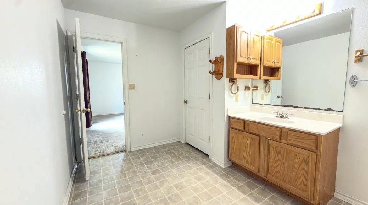 Single Family Residence For Sale in Henderson County , 11962 County Road 2918, Eustace, Texas 75124, 3 Bedroom, 2 Bathroom, Garage spaces, 1,638 Sqft, built in 2000, mls#21371291, Real Estate Agent in Eustace, Homes For Sale in Henderson county, Homes For Sale in Eustace, Realtor in Eustace Texas, Real Estate Brokerage Independent Realty Texas, Luminita Cordes Realtor