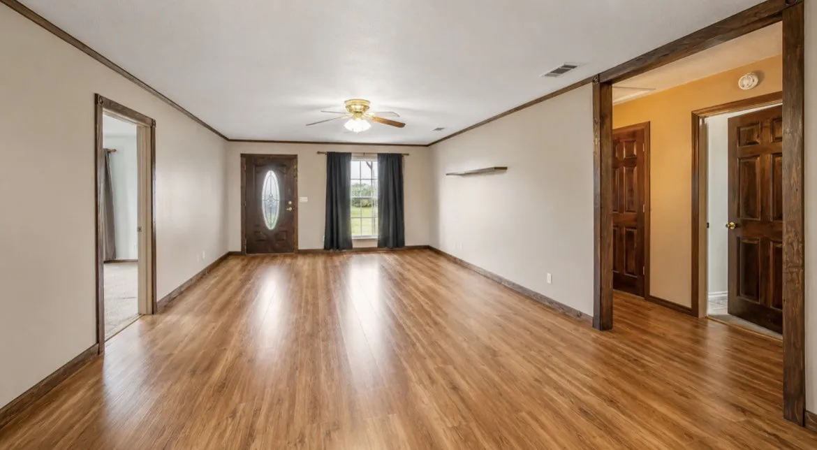 Single Family Residence For Sale in Henderson County , 11962 County Road 2918, Eustace, Texas 75124, 3 Bedroom, 2 Bathroom, Garage spaces, 1,638 Sqft, built in 2000, mls#21371291, Real Estate Agent in Eustace, Homes For Sale in Henderson county, Homes For Sale in Eustace, Realtor in Eustace Texas, Real Estate Brokerage Independent Realty Texas, Luminita Cordes Realtor