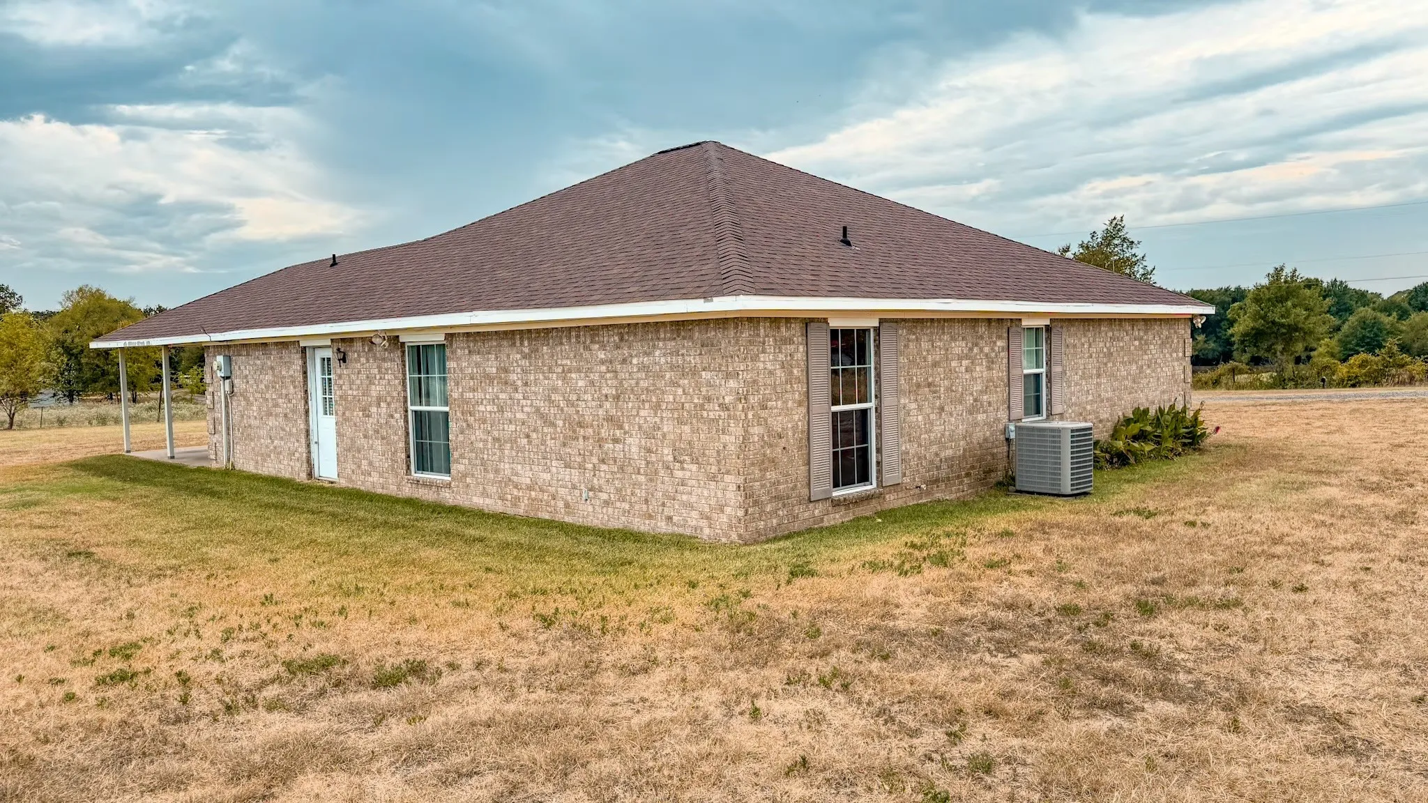 Single Family Residence For Sale in Henderson County , 11962 County Road 2918, Eustace, Texas 75124, 3 Bedroom, 2 Bathroom, Garage spaces, 1,638 Sqft, built in 2000, mls#21371291, Real Estate Agent in Eustace, Homes For Sale in Henderson county, Homes For Sale in Eustace, Realtor in Eustace Texas, Real Estate Brokerage Independent Realty Texas, Luminita Cordes Realtor