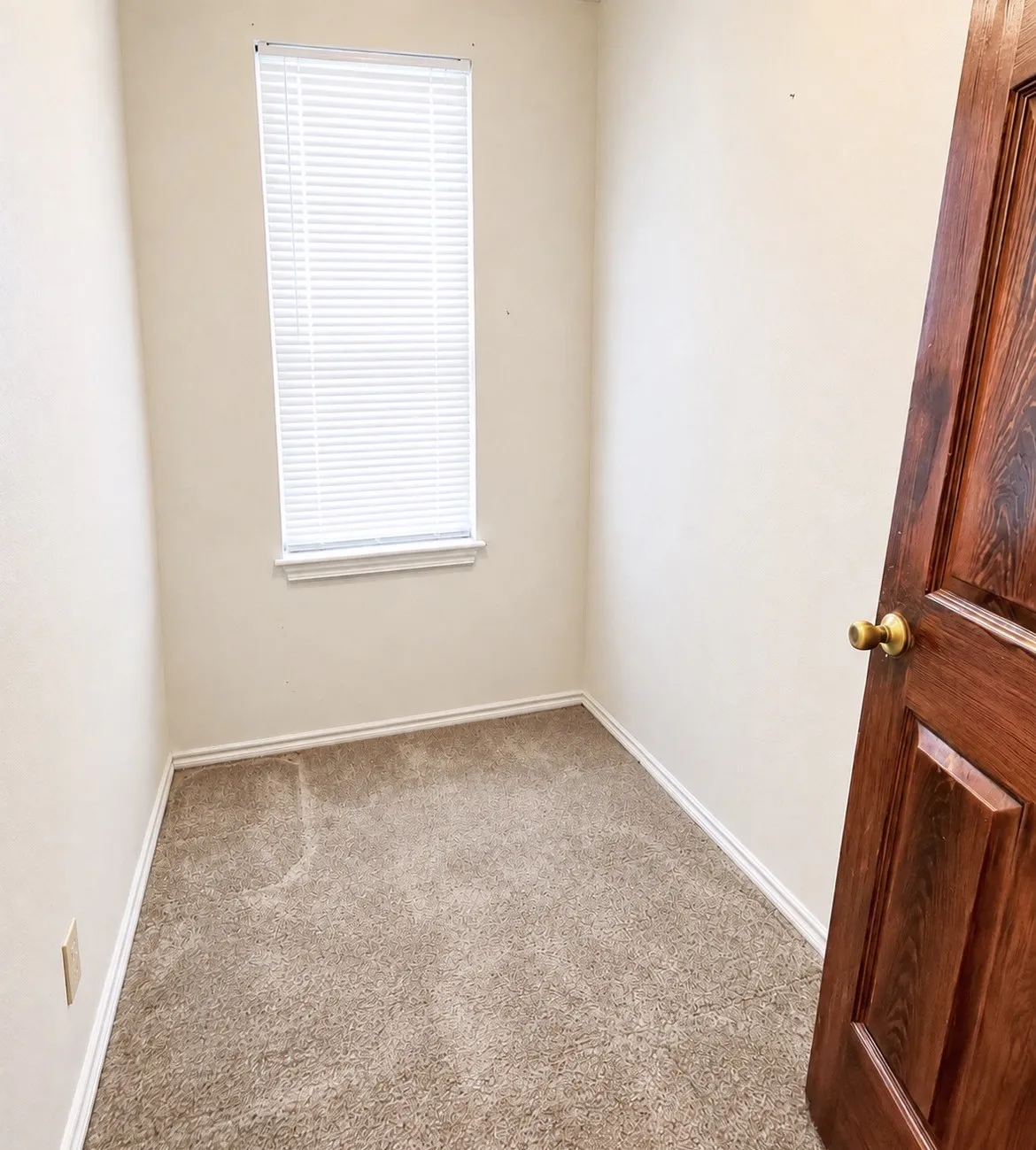 Single Family Residence For Sale in Henderson County , 11962 County Road 2918, Eustace, Texas 75124, 3 Bedroom, 2 Bathroom, Garage spaces, 1,638 Sqft, built in 2000, mls#21371291, Real Estate Agent in Eustace, Homes For Sale in Henderson county, Homes For Sale in Eustace, Realtor in Eustace Texas, Real Estate Brokerage Independent Realty Texas, Luminita Cordes Realtor