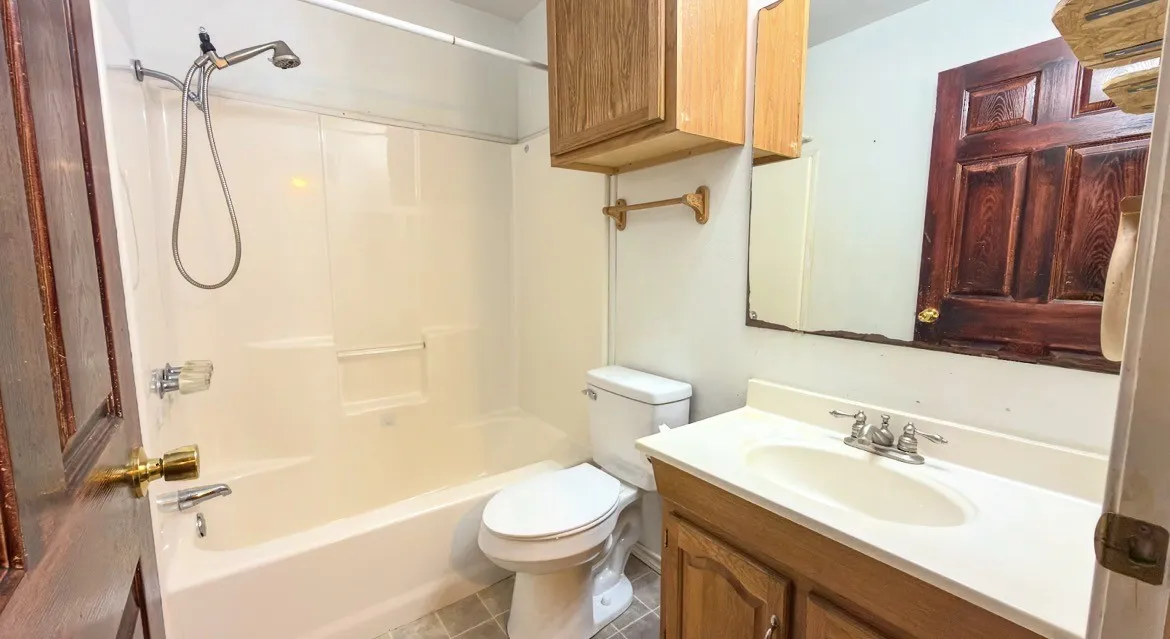 Single Family Residence For Sale in Henderson County , 11962 County Road 2918, Eustace, Texas 75124, 3 Bedroom, 2 Bathroom, Garage spaces, 1,638 Sqft, built in 2000, mls#21371291, Real Estate Agent in Eustace, Homes For Sale in Henderson county, Homes For Sale in Eustace, Realtor in Eustace Texas, Real Estate Brokerage Independent Realty Texas, Luminita Cordes Realtor