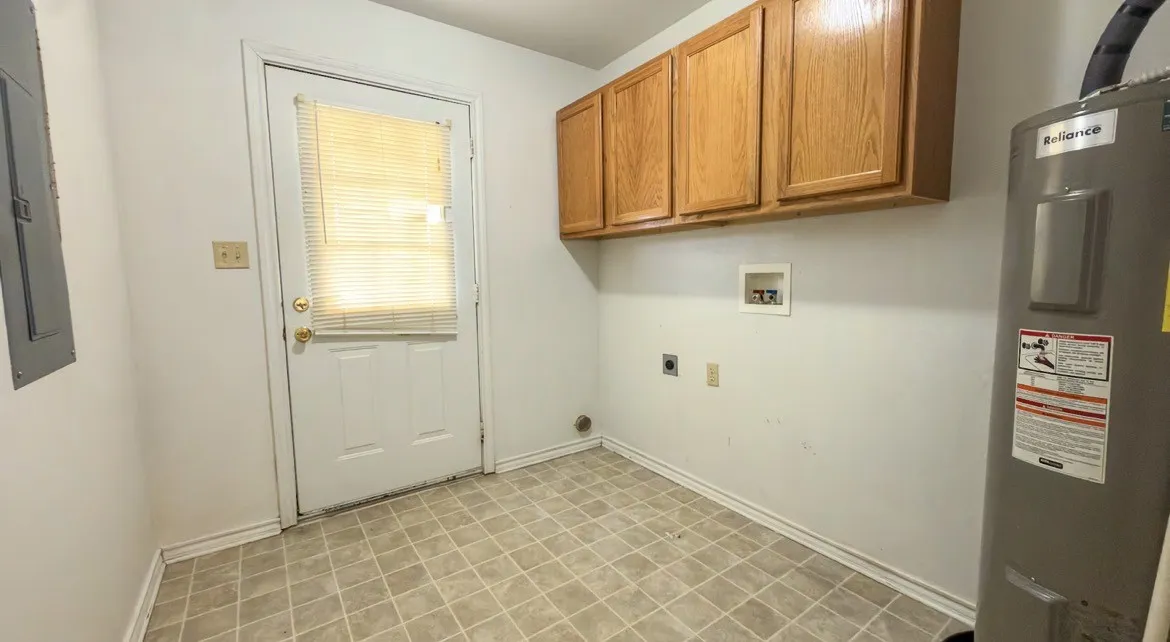 Single Family Residence For Sale in Henderson County , 11962 County Road 2918, Eustace, Texas 75124, 3 Bedroom, 2 Bathroom, Garage spaces, 1,638 Sqft, built in 2000, mls#21371291, Real Estate Agent in Eustace, Homes For Sale in Henderson county, Homes For Sale in Eustace, Realtor in Eustace Texas, Real Estate Brokerage Independent Realty Texas, Luminita Cordes Realtor