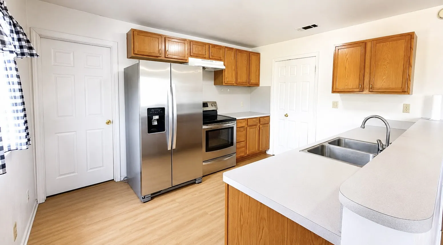 Single Family Residence For Sale in Henderson County , 11962 County Road 2918, Eustace, Texas 75124, 3 Bedroom, 2 Bathroom, Garage spaces, 1,638 Sqft, built in 2000, mls#21371291, Real Estate Agent in Eustace, Homes For Sale in Henderson county, Homes For Sale in Eustace, Realtor in Eustace Texas, Real Estate Brokerage Independent Realty Texas, Luminita Cordes Realtor
