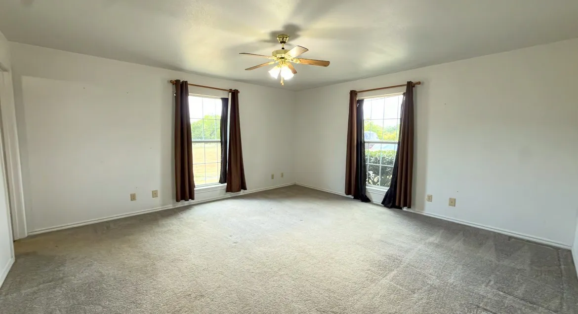 Single Family Residence For Sale in Henderson County , 11962 County Road 2918, Eustace, Texas 75124, 3 Bedroom, 2 Bathroom, Garage spaces, 1,638 Sqft, built in 2000, mls#21371291, Real Estate Agent in Eustace, Homes For Sale in Henderson county, Homes For Sale in Eustace, Realtor in Eustace Texas, Real Estate Brokerage Independent Realty Texas, Luminita Cordes Realtor