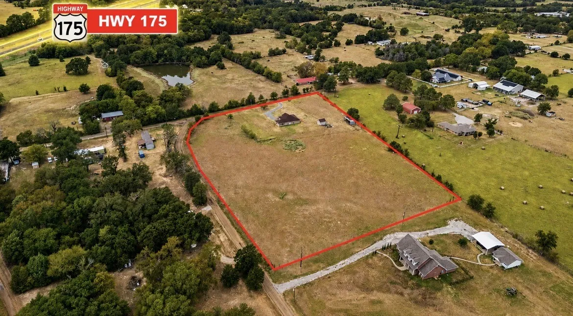 Single Family Residence For Sale in Henderson County , 11962 County Road 2918, Eustace, Texas 75124, 3 Bedroom, 2 Bathroom, Garage spaces, 1,638 Sqft, built in 2000, mls#21371291, Real Estate Agent in Eustace, Homes For Sale in Henderson county, Homes For Sale in Eustace, Realtor in Eustace Texas, Real Estate Brokerage Independent Realty Texas, Luminita Cordes Realtor