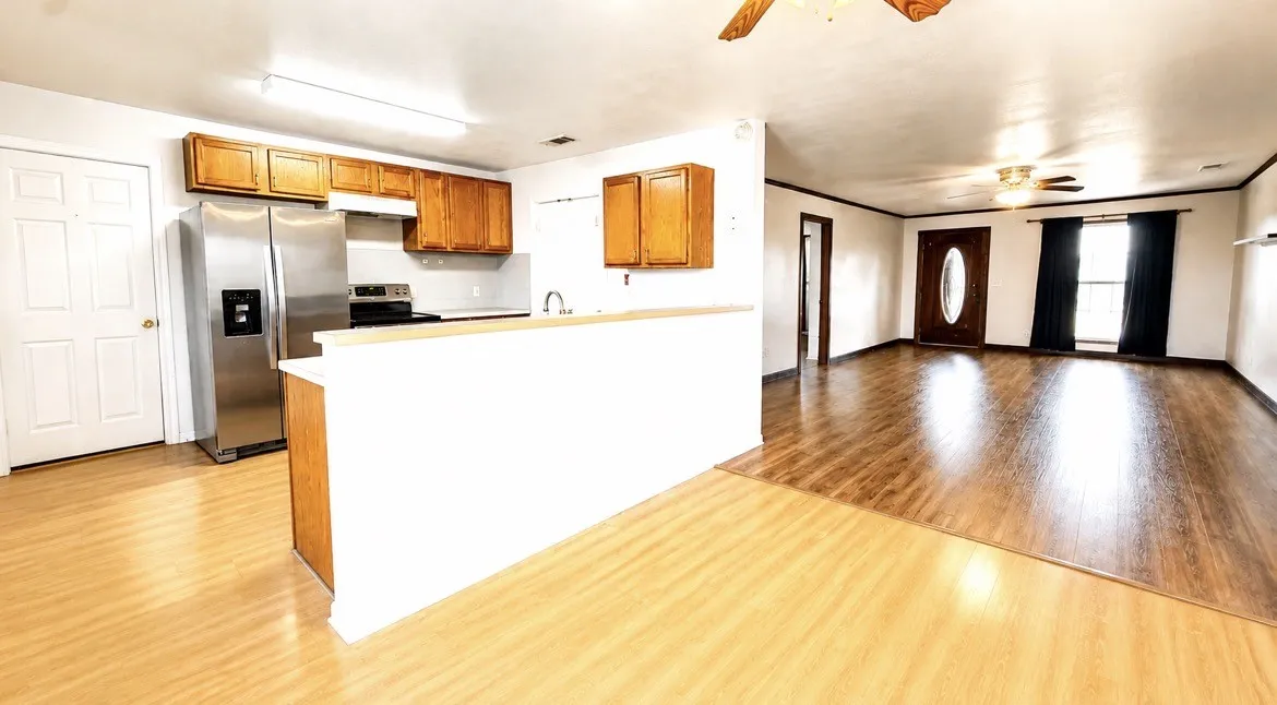 Single Family Residence For Sale in Henderson County , 11962 County Road 2918, Eustace, Texas 75124, 3 Bedroom, 2 Bathroom, Garage spaces, 1,638 Sqft, built in 2000, mls#21371291, Real Estate Agent in Eustace, Homes For Sale in Henderson county, Homes For Sale in Eustace, Realtor in Eustace Texas, Real Estate Brokerage Independent Realty Texas, Luminita Cordes Realtor