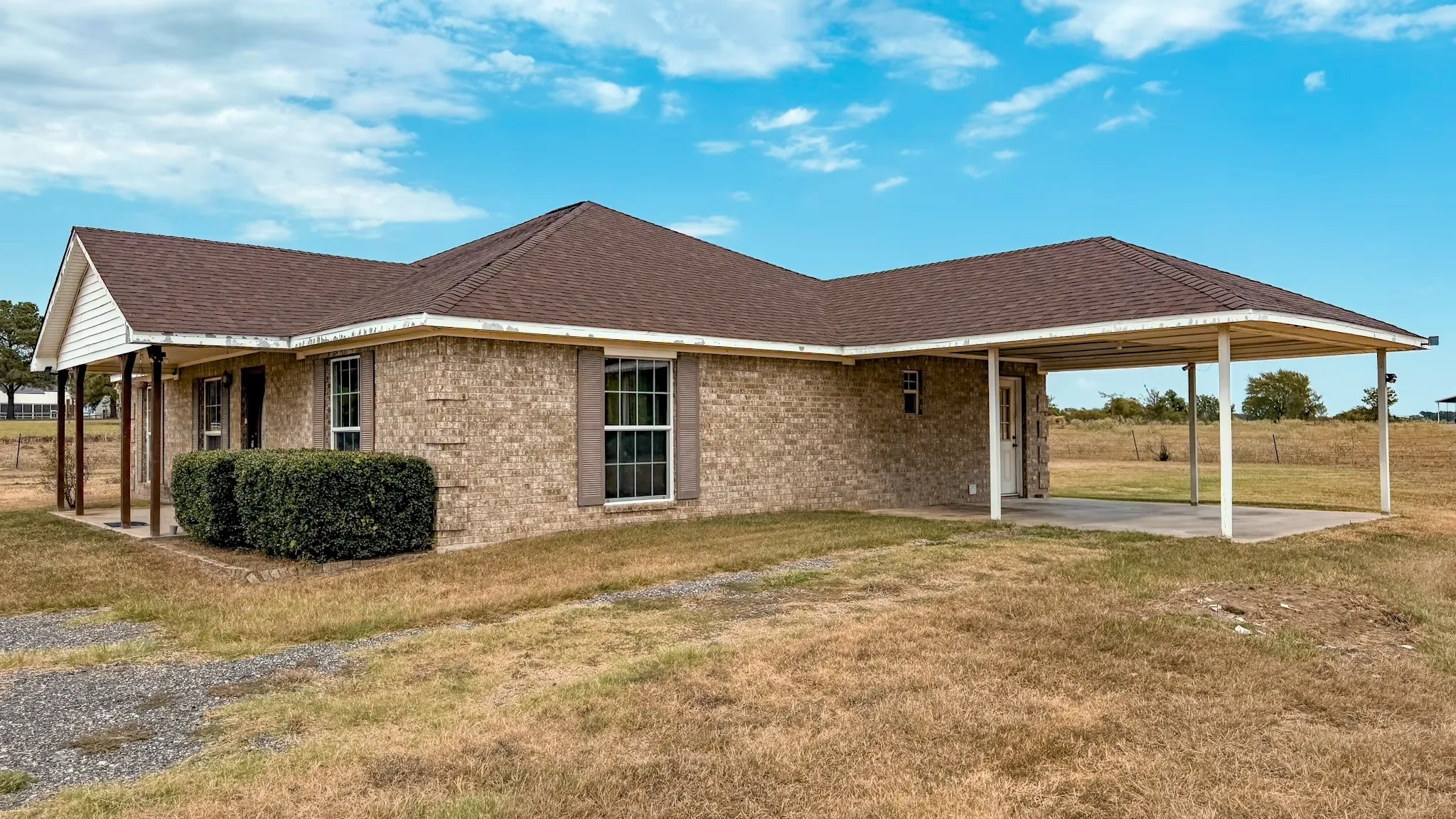 Single Family Residence For Sale in Henderson County , 11962 County Road 2918, Eustace, Texas 75124, 3 Bedroom, 2 Bathroom, Garage spaces, 1,638 Sqft, built in 2000, mls#21371291, Real Estate Agent in Eustace, Homes For Sale in Henderson county, Homes For Sale in Eustace, Realtor in Eustace Texas, Real Estate Brokerage Independent Realty Texas, Luminita Cordes Realtor