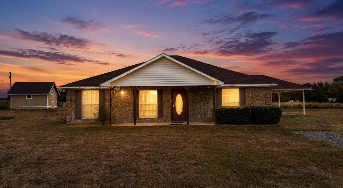 Single Family Residence For Sale in Henderson County , 11962 County Road 2918, Eustace, Texas 75124, 3 Bedroom, 2 Bathroom, Garage spaces, 1,638 Sqft, built in 2000, mls#21371291, Real Estate Agent in Eustace, Homes For Sale in Henderson county, Homes For Sale in Eustace, Realtor in Eustace Texas, Real Estate Brokerage Independent Realty Texas, Luminita Cordes Realtor