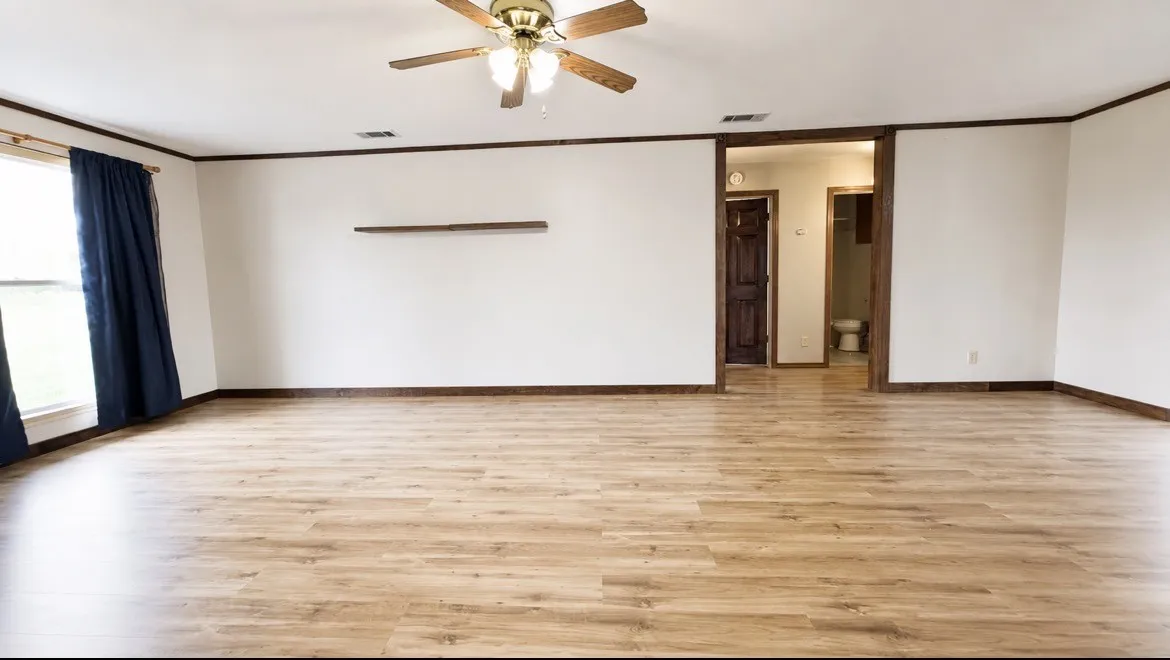 Single Family Residence For Sale in Henderson County , 11962 County Road 2918, Eustace, Texas 75124, 3 Bedroom, 2 Bathroom, Garage spaces, 1,638 Sqft, built in 2000, mls#21371291, Real Estate Agent in Eustace, Homes For Sale in Henderson county, Homes For Sale in Eustace, Realtor in Eustace Texas, Real Estate Brokerage Independent Realty Texas, Luminita Cordes Realtor