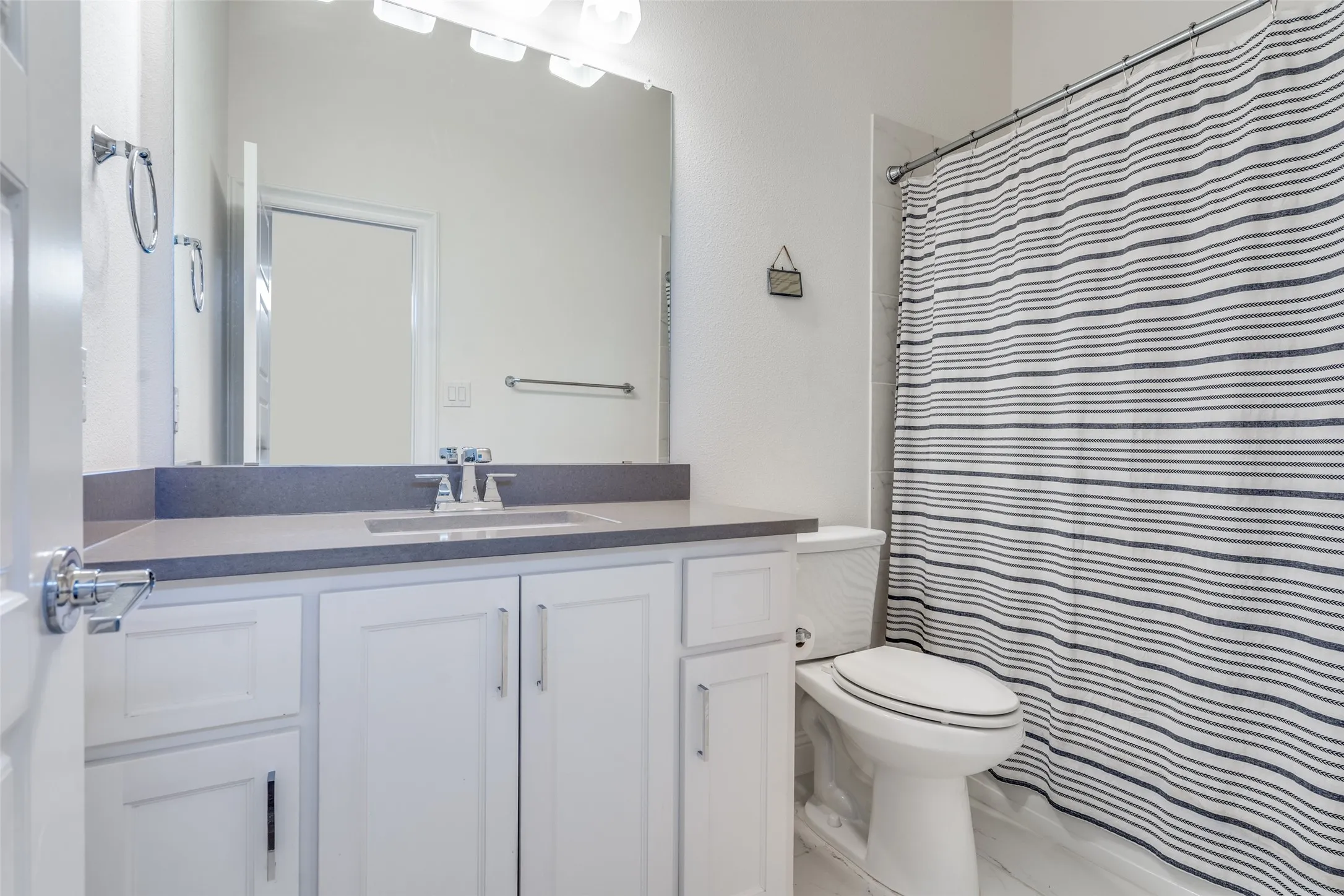Single Family Residence For Sale in Denton County , 10215 Blackenhurst Lane, Frisco, Texas 75033, 5 Bedroom, 6 Bathroom, 3 Garage spaces, 4,931 Sqft, built in 2016, mls#21371114, Real Estate Agent in Frisco, Homes For Sale in Denton county, Homes For Sale in Frisco, Realtor in Frisco Texas, Real Estate Brokerage Independent Realty Texas, Luminita Cordes Realtor