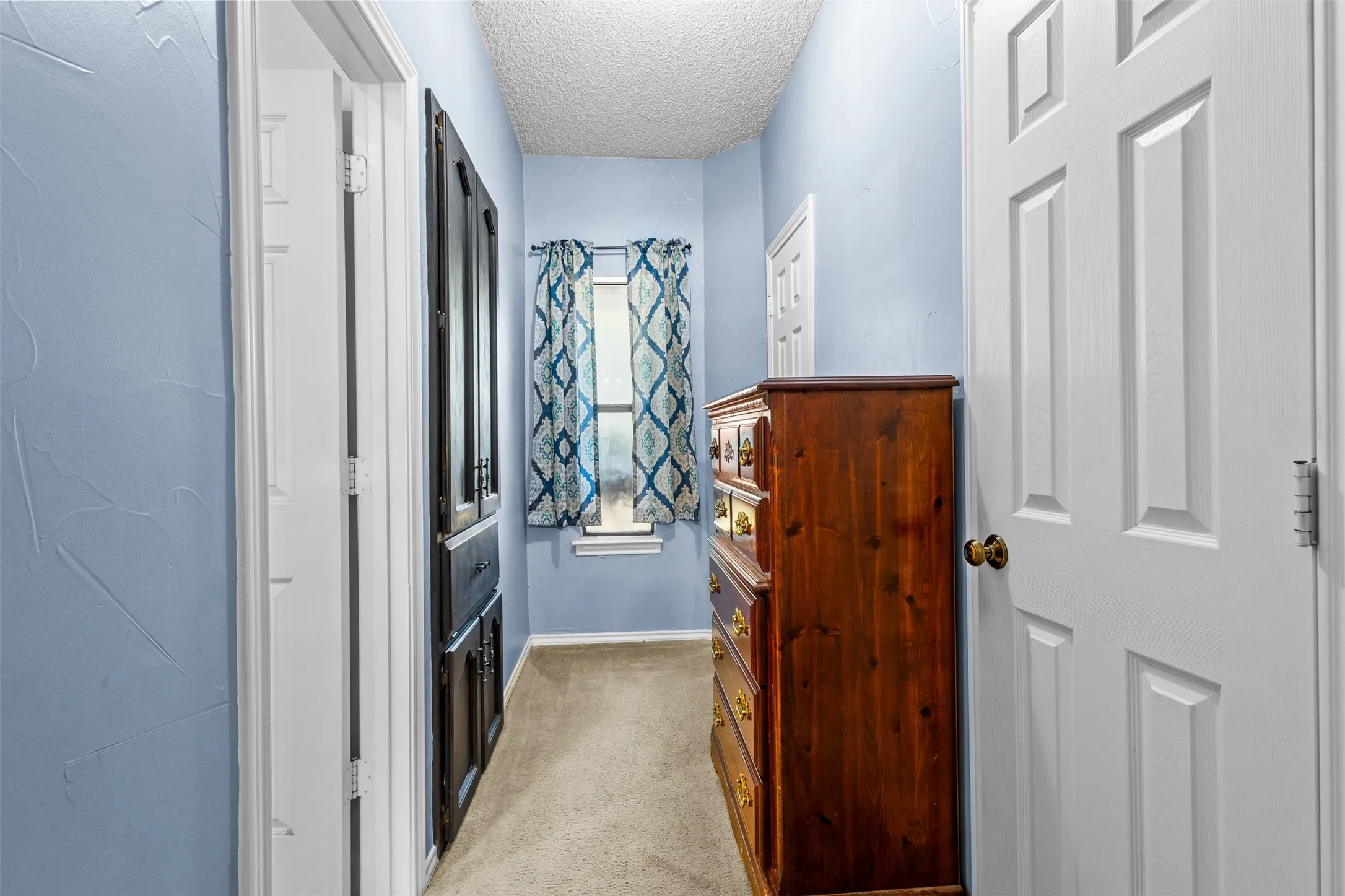 Single Family Residence For Sale in Tarrant County , 4219 Pleasant Oaks Court, Arlington, Texas 76016, 3 Bedroom, 2 Bathroom, 2 Garage spaces, 2,244 Sqft, built in 1980, mls#21364013, Real Estate Agent in Arlington, Homes For Sale in Tarrant county, Homes For Sale in Arlington, Realtor in Arlington Texas, Real Estate Brokerage Independent Realty Texas, Luminita Cordes Realtor