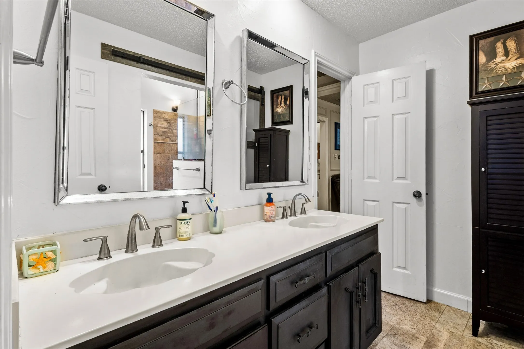 Single Family Residence For Sale in Tarrant County , 4219 Pleasant Oaks Court, Arlington, Texas 76016, 3 Bedroom, 2 Bathroom, 2 Garage spaces, 2,244 Sqft, built in 1980, mls#21364013, Real Estate Agent in Arlington, Homes For Sale in Tarrant county, Homes For Sale in Arlington, Realtor in Arlington Texas, Real Estate Brokerage Independent Realty Texas, Luminita Cordes Realtor