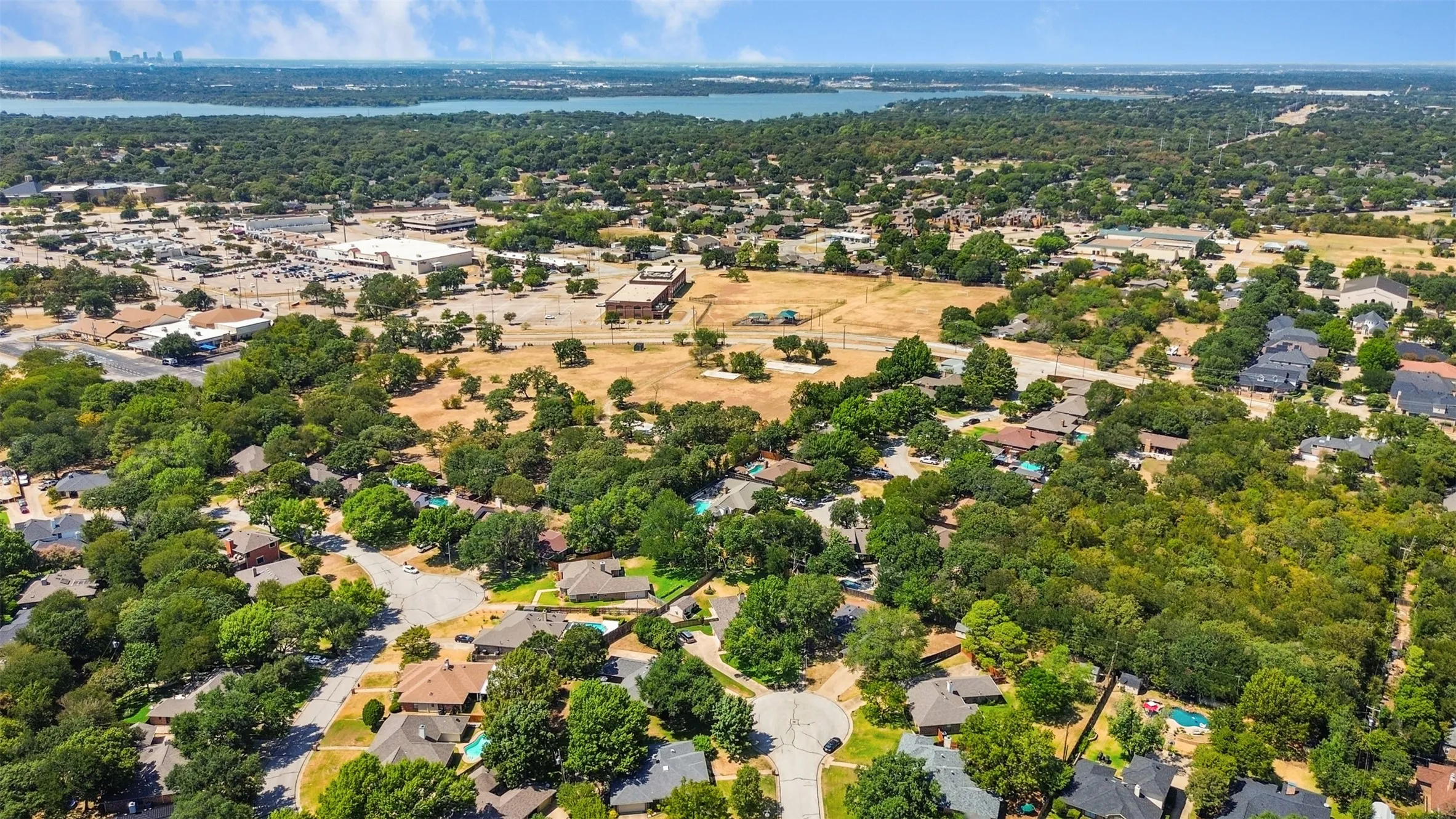 Single Family Residence For Sale in Tarrant County , 4219 Pleasant Oaks Court, Arlington, Texas 76016, 3 Bedroom, 2 Bathroom, 2 Garage spaces, 2,244 Sqft, built in 1980, mls#21364013, Real Estate Agent in Arlington, Homes For Sale in Tarrant county, Homes For Sale in Arlington, Realtor in Arlington Texas, Real Estate Brokerage Independent Realty Texas, Luminita Cordes Realtor