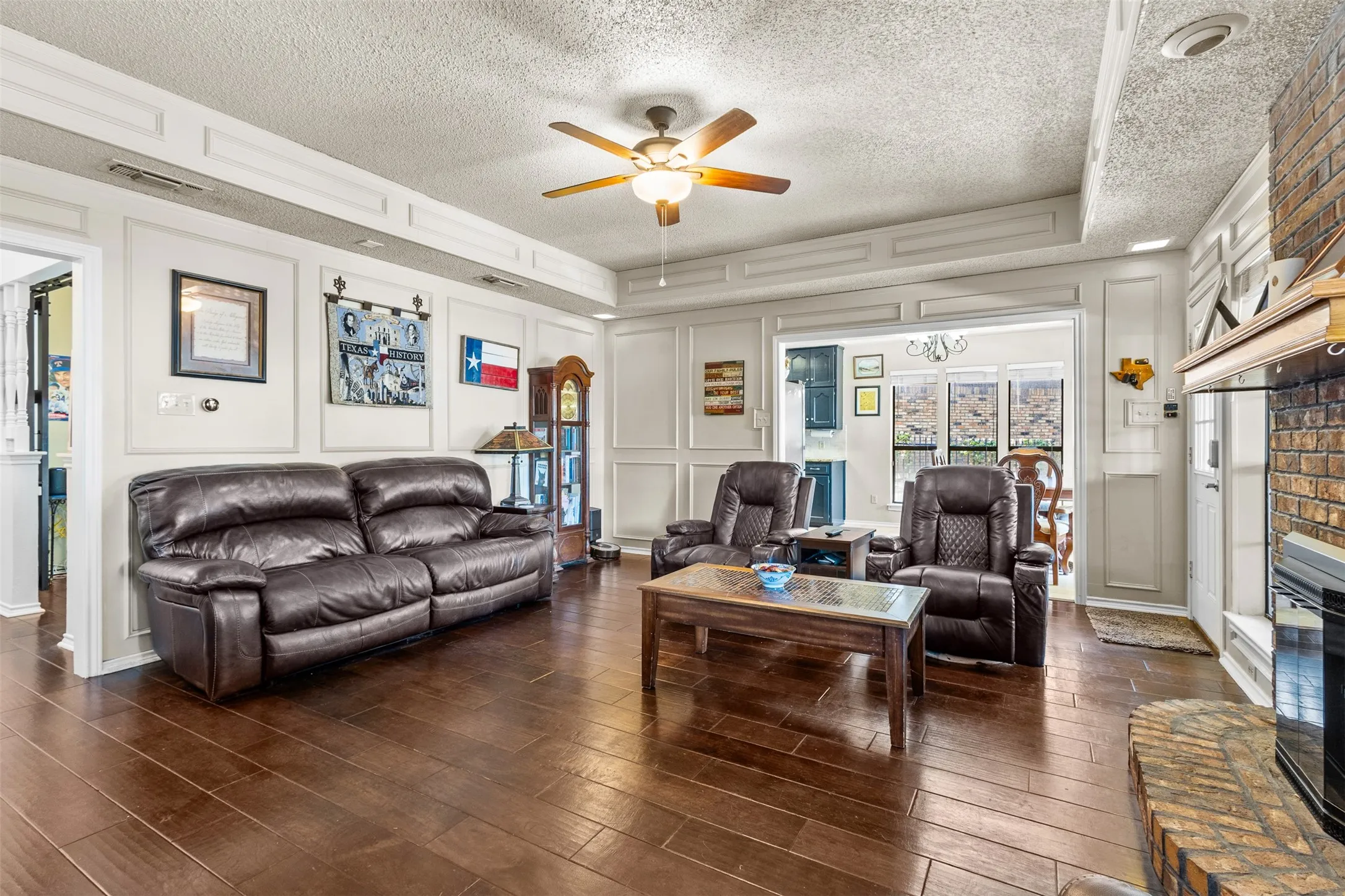 Single Family Residence For Sale in Tarrant County , 4219 Pleasant Oaks Court, Arlington, Texas 76016, 3 Bedroom, 2 Bathroom, 2 Garage spaces, 2,244 Sqft, built in 1980, mls#21364013, Real Estate Agent in Arlington, Homes For Sale in Tarrant county, Homes For Sale in Arlington, Realtor in Arlington Texas, Real Estate Brokerage Independent Realty Texas, Luminita Cordes Realtor