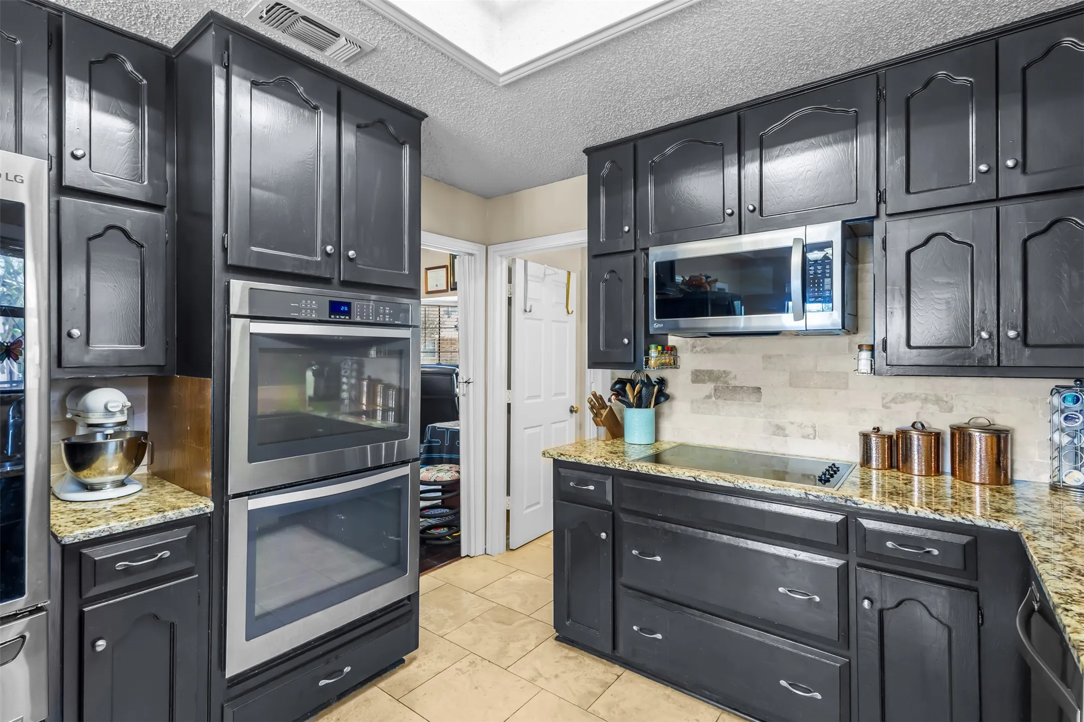 Single Family Residence For Sale in Tarrant County , 4219 Pleasant Oaks Court, Arlington, Texas 76016, 3 Bedroom, 2 Bathroom, 2 Garage spaces, 2,244 Sqft, built in 1980, mls#21364013, Real Estate Agent in Arlington, Homes For Sale in Tarrant county, Homes For Sale in Arlington, Realtor in Arlington Texas, Real Estate Brokerage Independent Realty Texas, Luminita Cordes Realtor