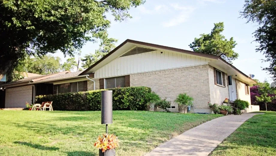 Single Family Residence For Rent in Dallas County , 4315 Woodstock Drive, Dallas, Texas 75232, 3 Bedroom, 2 Bathroom, 2 Garage spaces, 1,549 Sqft, built in 1961, mls#21371363, Real Estate Agent in Dallas, Homes For Rent in Dallas county, Homes For Rent in Dallas, Realtor in Dallas Texas, Real Estate Brokerage Independent Realty Texas, Luminita Cordes Realtor