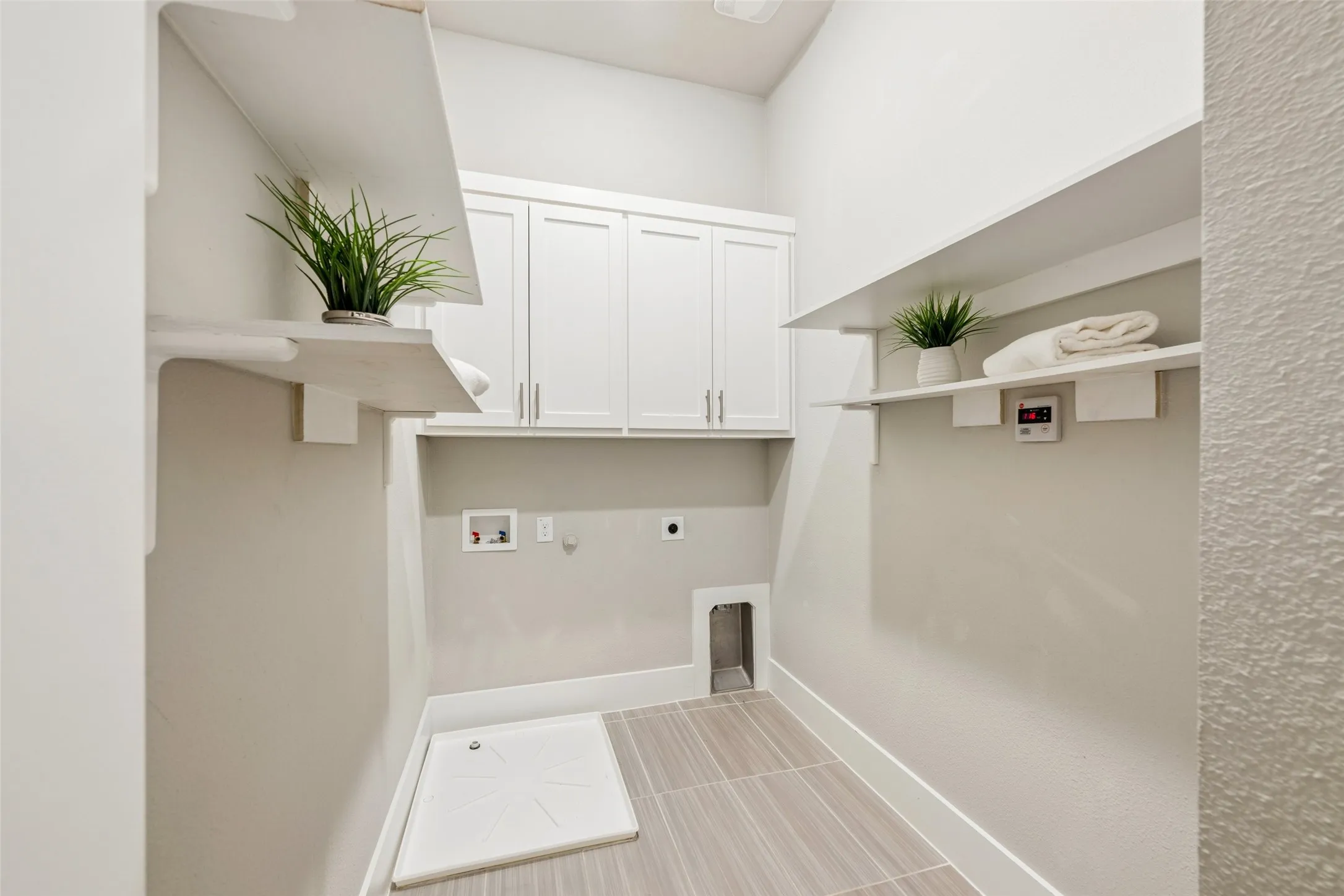 Single Family Residence For Sale in Collin County , 7854 Element Avenue, Plano, Texas 75024, 3 Bedroom, 5 Bathroom, 2 Garage spaces, 3,340 Sqft, built in 2018, mls#21370743, Real Estate Agent in Plano, Homes For Sale in Collin county, Homes For Sale in Plano, Realtor in Plano Texas, Real Estate Brokerage Independent Realty Texas, Luminita Cordes Realtor