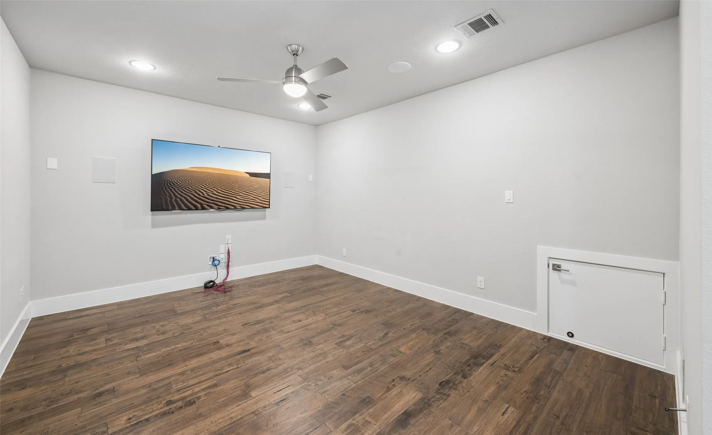 Single Family Residence For Sale in Collin County , 7854 Element Avenue, Plano, Texas 75024, 3 Bedroom, 5 Bathroom, 2 Garage spaces, 3,340 Sqft, built in 2018, mls#21370743, Real Estate Agent in Plano, Homes For Sale in Collin county, Homes For Sale in Plano, Realtor in Plano Texas, Real Estate Brokerage Independent Realty Texas, Luminita Cordes Realtor
